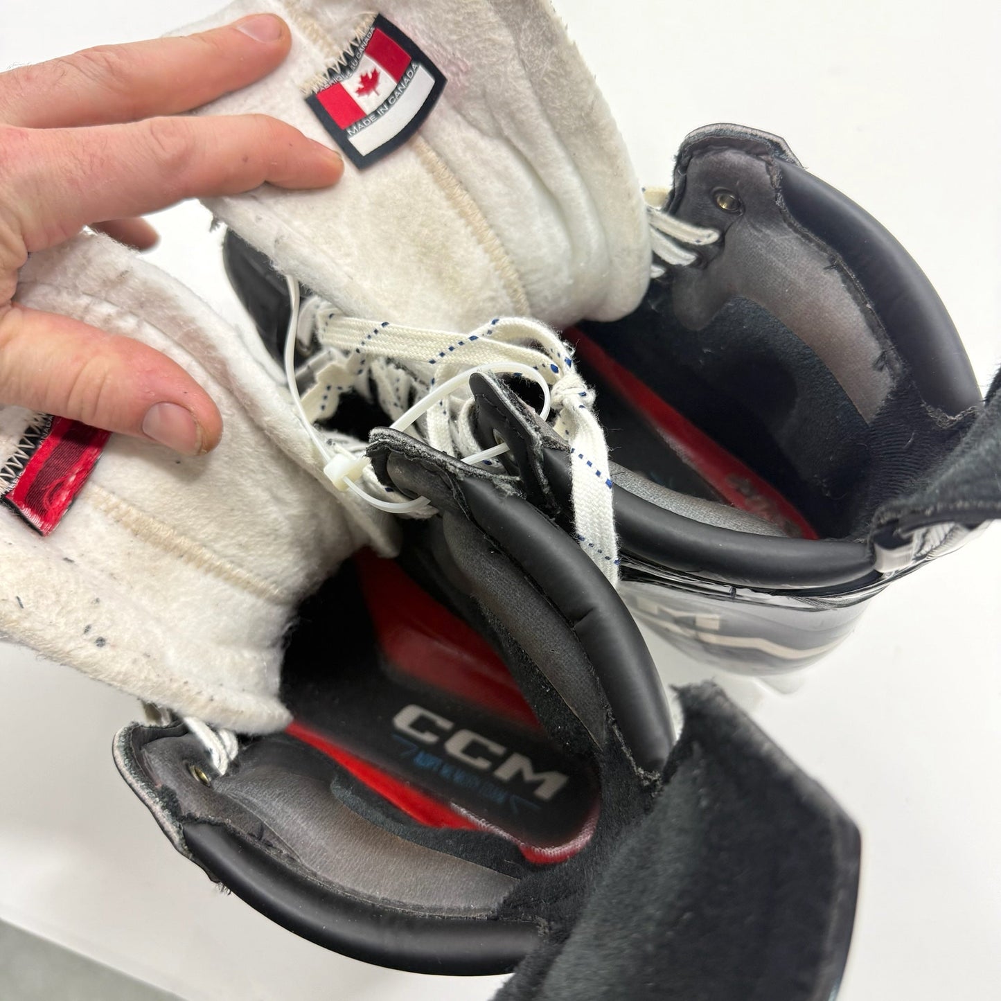 Used Black CCM Jetspeed FT6 Pro Skates | 8.5 D | Chicago Blackhawks Lukas Reichel | BH299