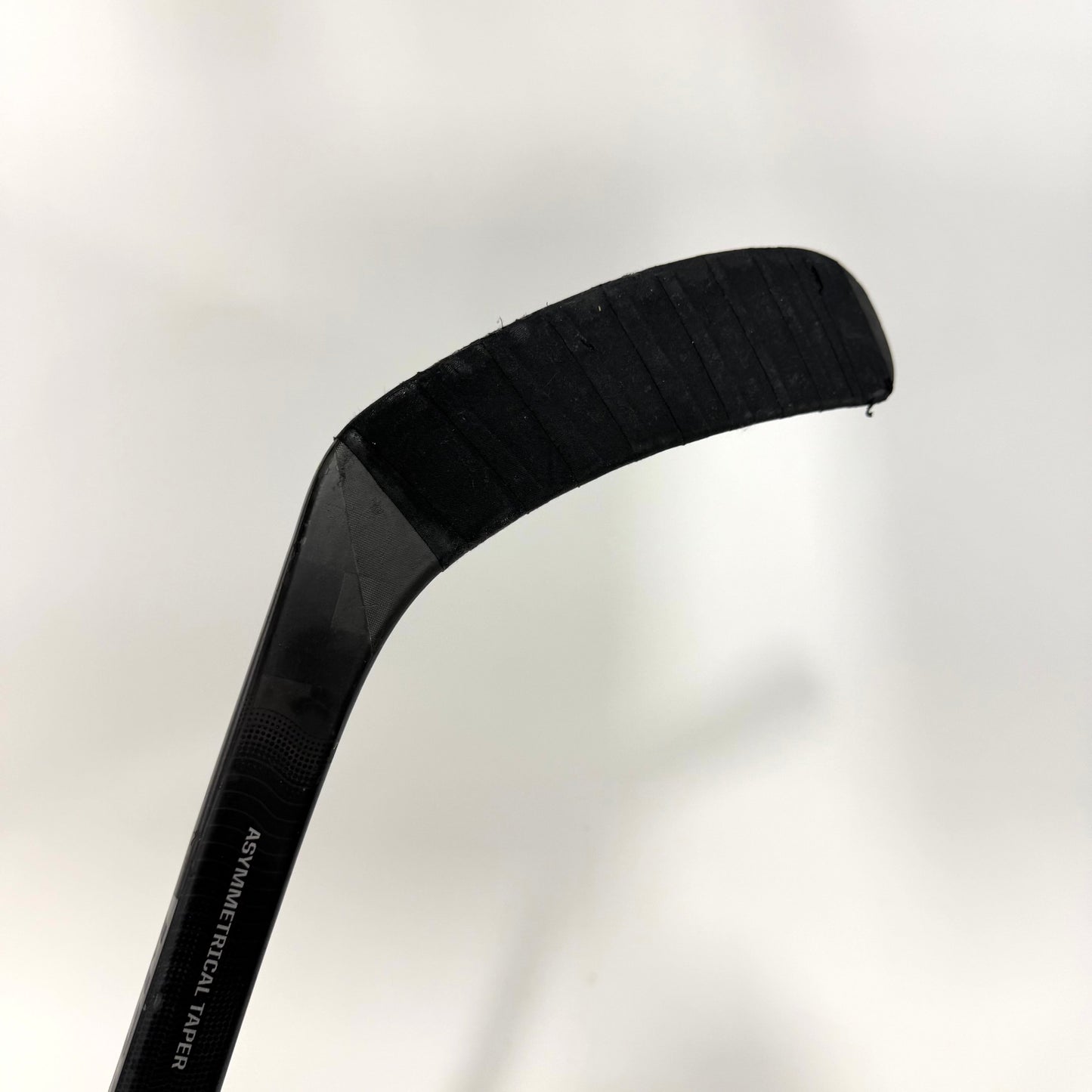 Used Left CCM Ribcor Trigger 8 Pro | 70 Flex P28 Curve Grip | AB936
