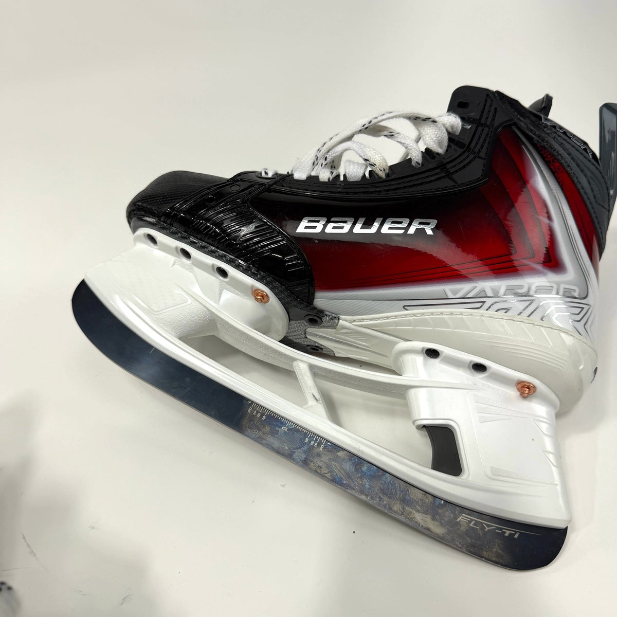 New Red Bauer Vapor Flylite Skates | Size 5 Fit 3 | AB801