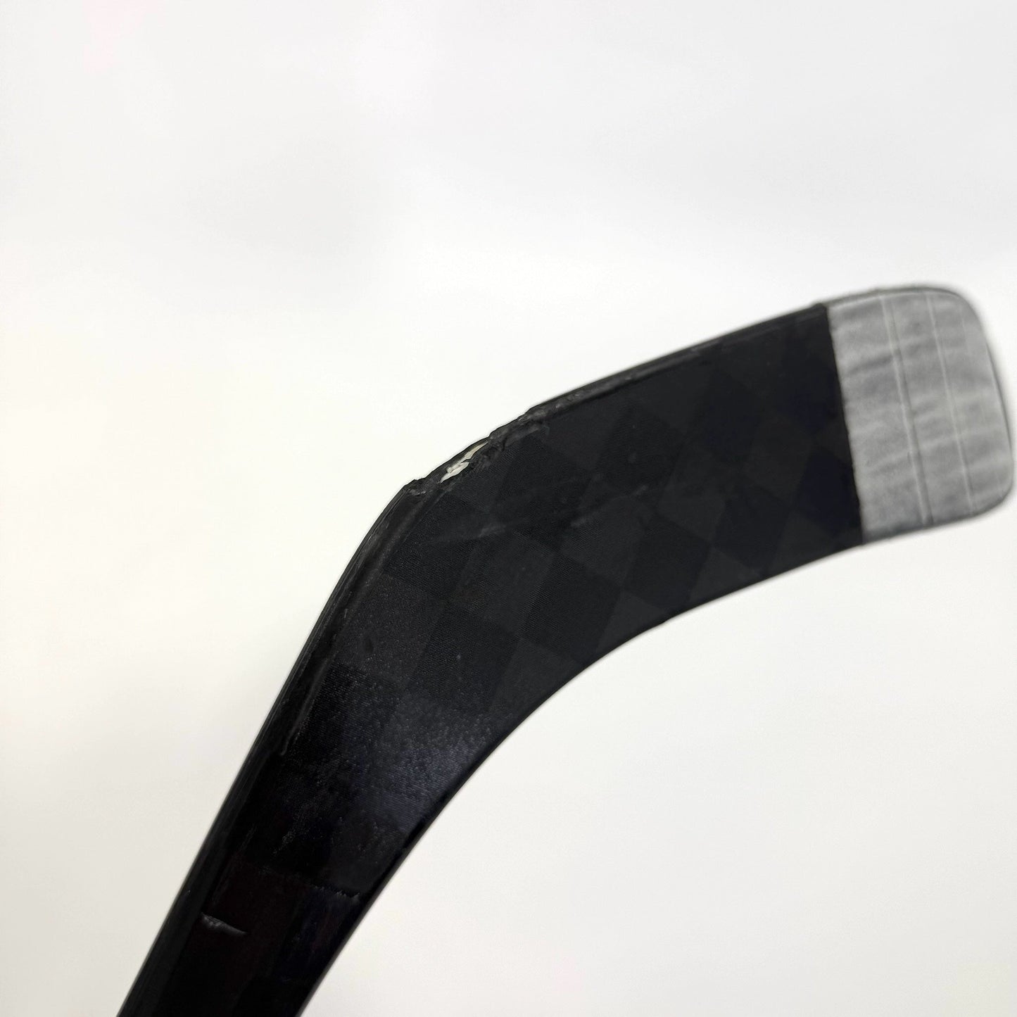 Used Left Red Bauer Vapor Flylite | 70 Flex P28 Curve Grip | BH498 - Top Flight Hockey