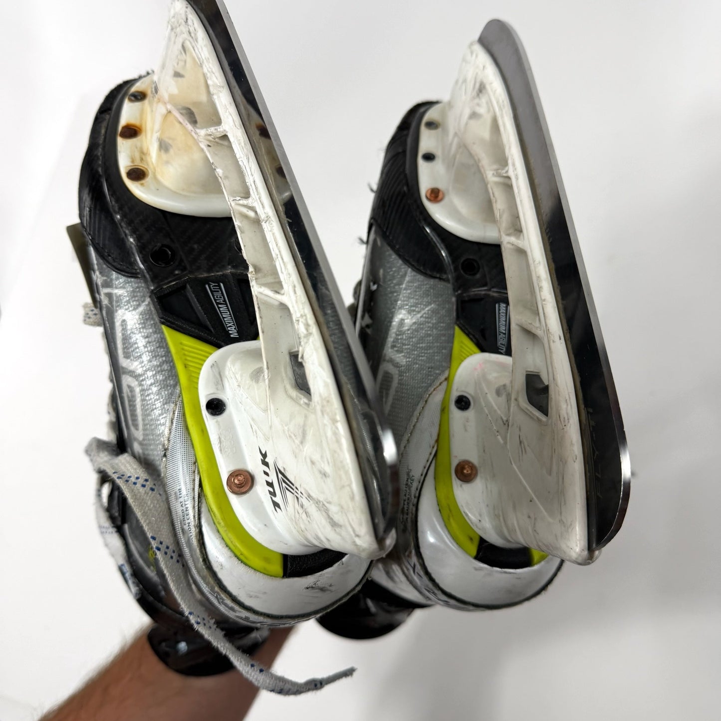 Used Bauer Vapor Hyperlite Skates | Size 4.5 Fit 2 | J137