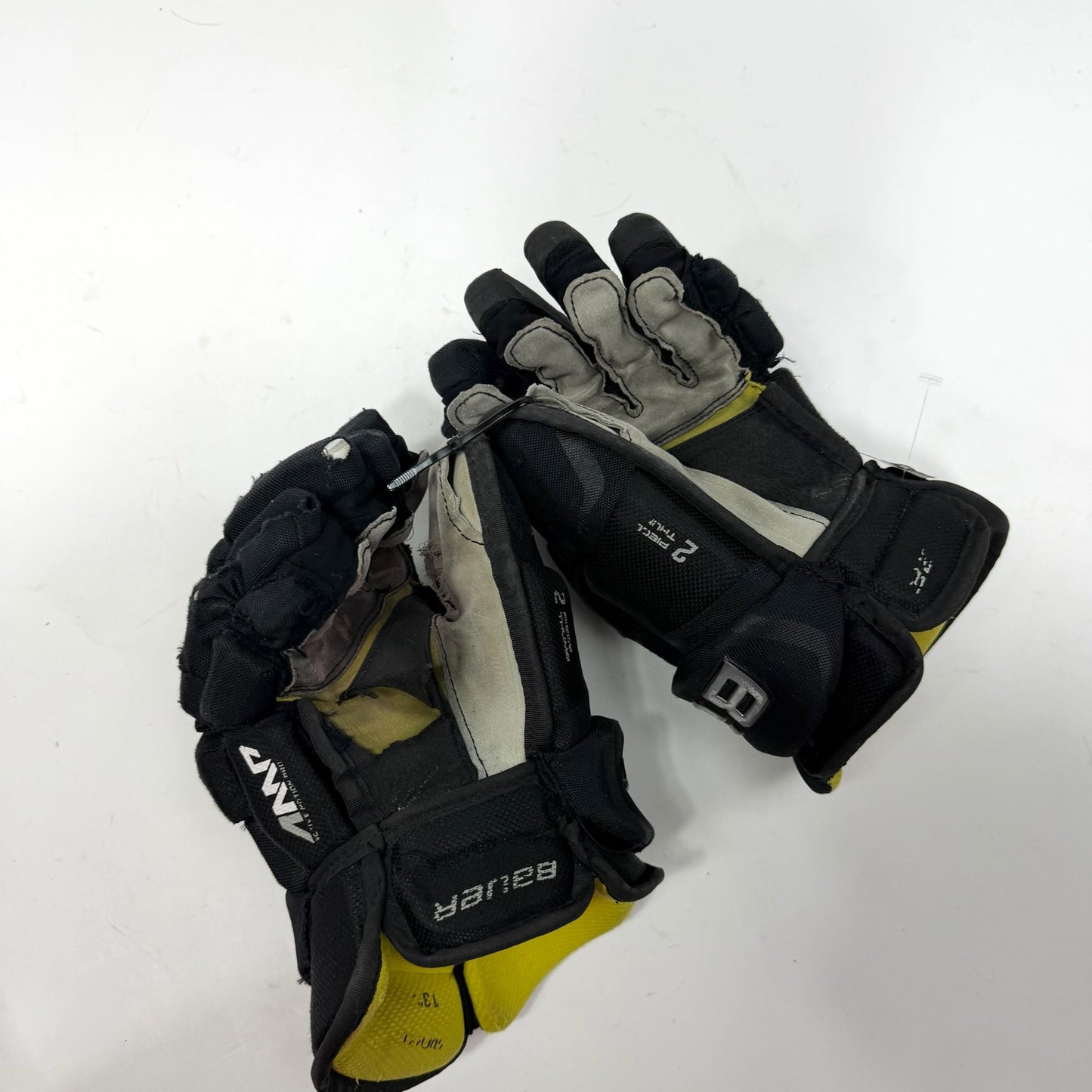 Used Black Bauer Supreme 2S Gloves | 13" | AB518