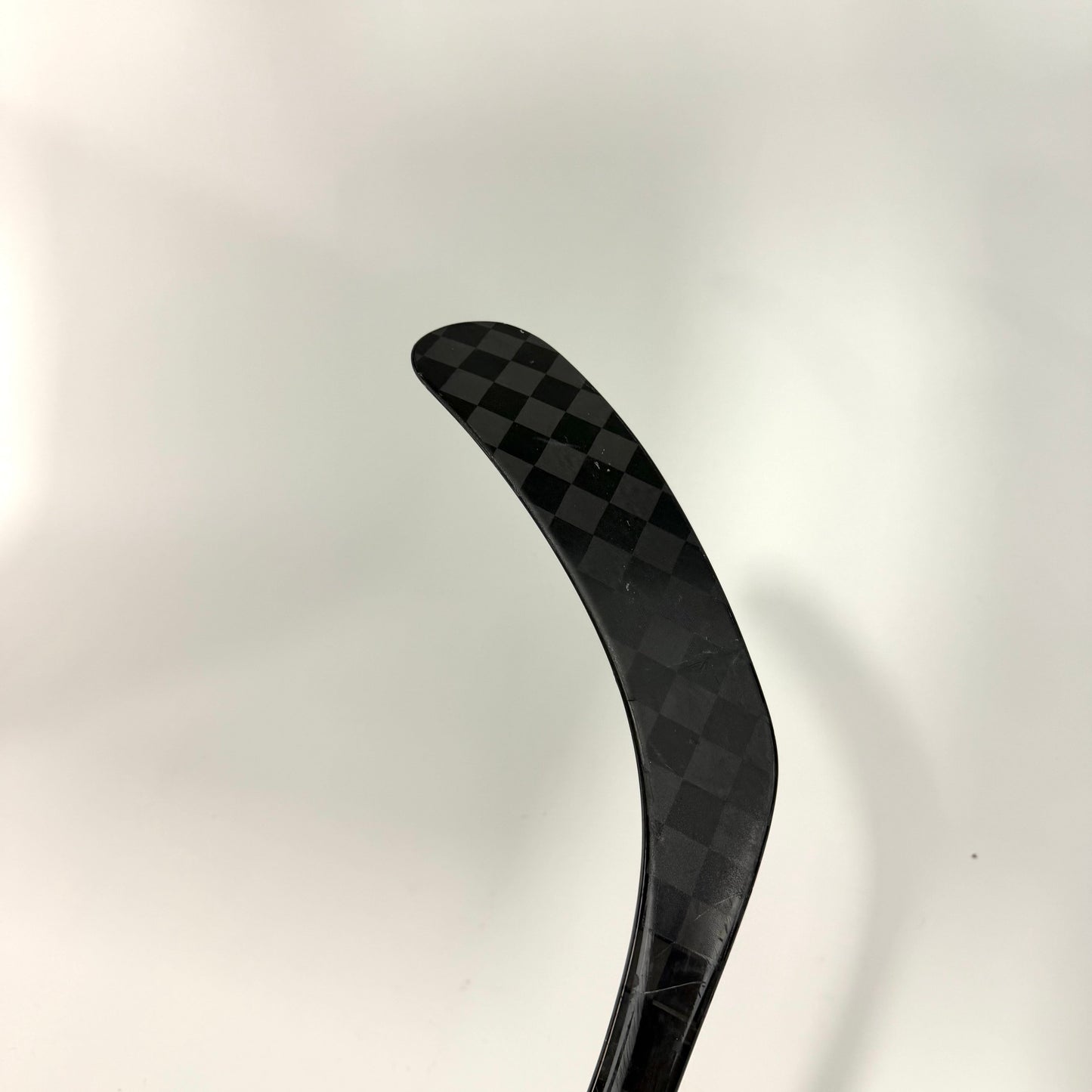 Used Right Red Bauer Vapor Hyperlite 2 | 77 Flex P92 Curve Grip | AB943