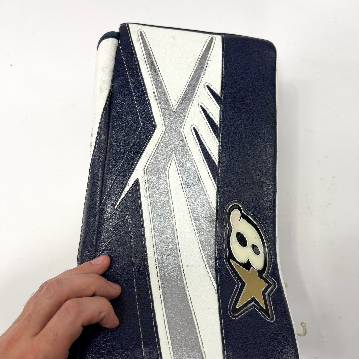 Used Regular Navy/Silver/White Brian's Subzero 7.0 Goalie Blockers | Intermediate | AB531