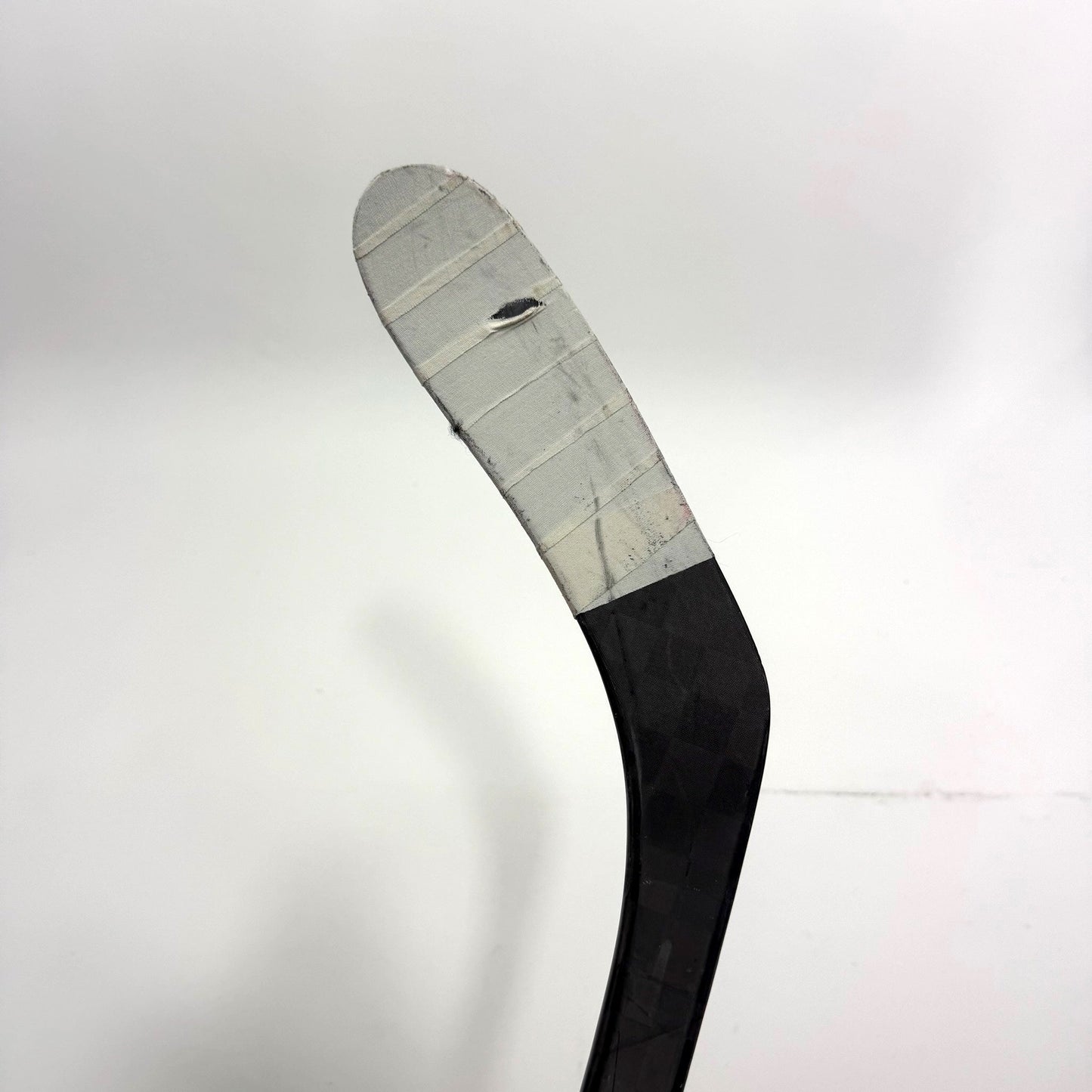 Used Left Red/Black Bauer Flylite | 95 Flex P28 Curve Grip | Colton Dach | BH146