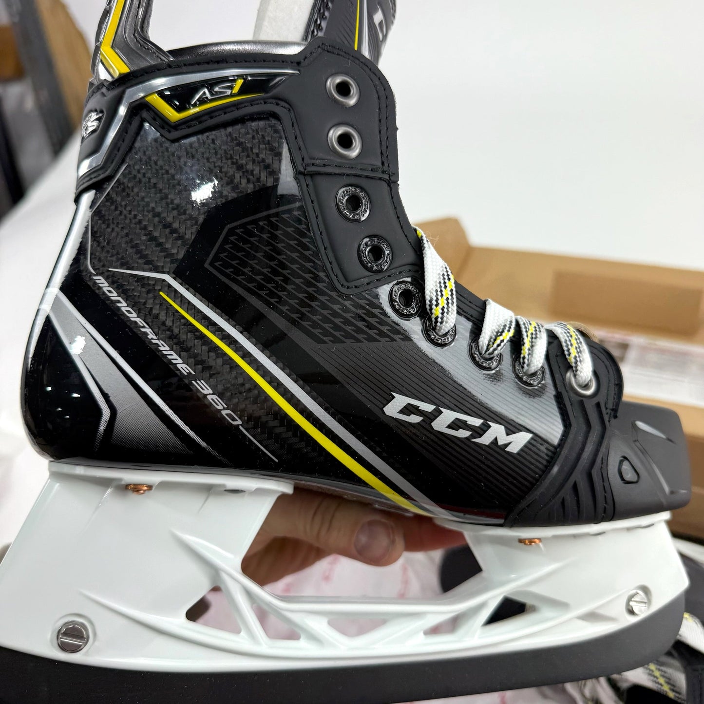 New CCM Super Tacks AS1 Skates | Junior 4EE | CCM483 - Top Flight Hockey