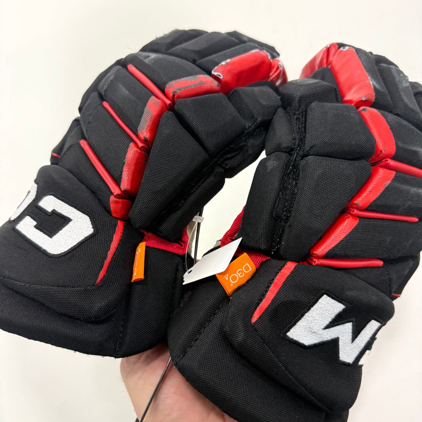 Used Black and Red Chicago Blackhawks CCM Jetspeed Pro Gloves | 14" | Jason Dickinson | BH277