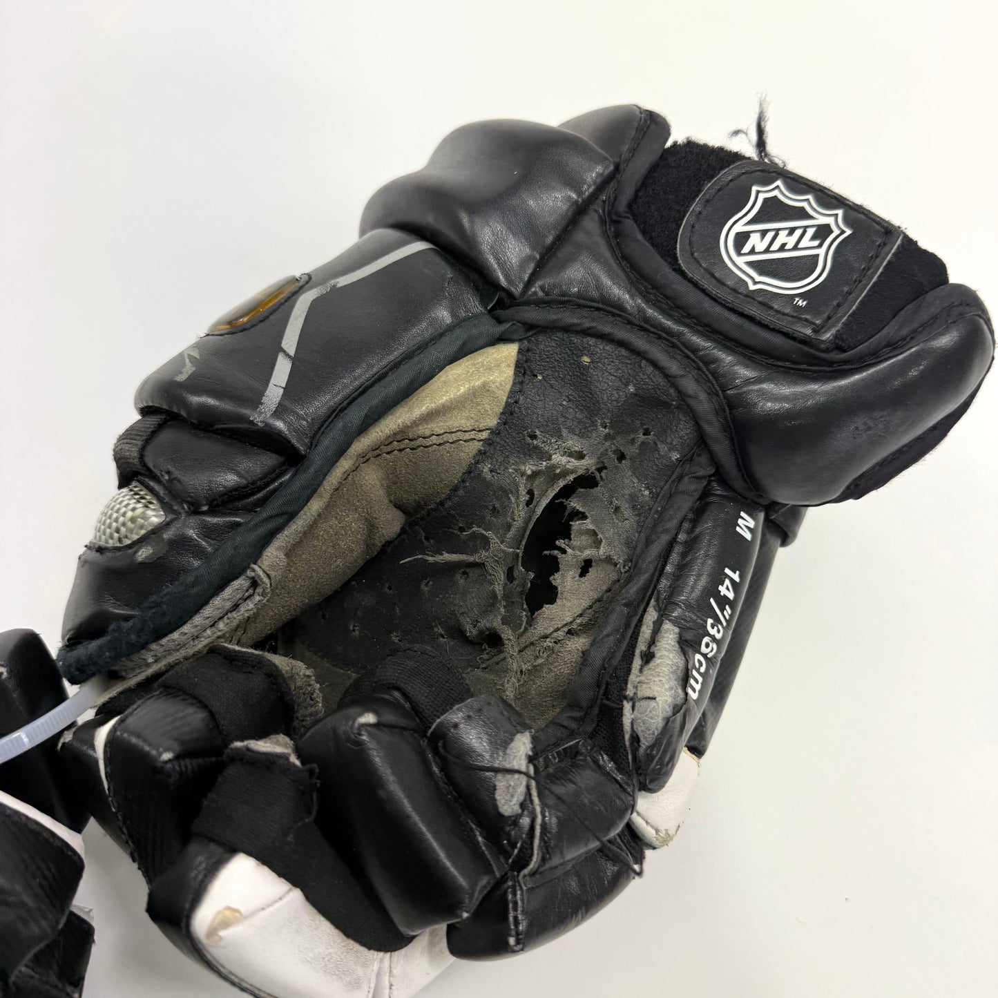 Used Black and White CCM Vector V5.0 Gloves | 14" | #A76 - Top Flight Hockey