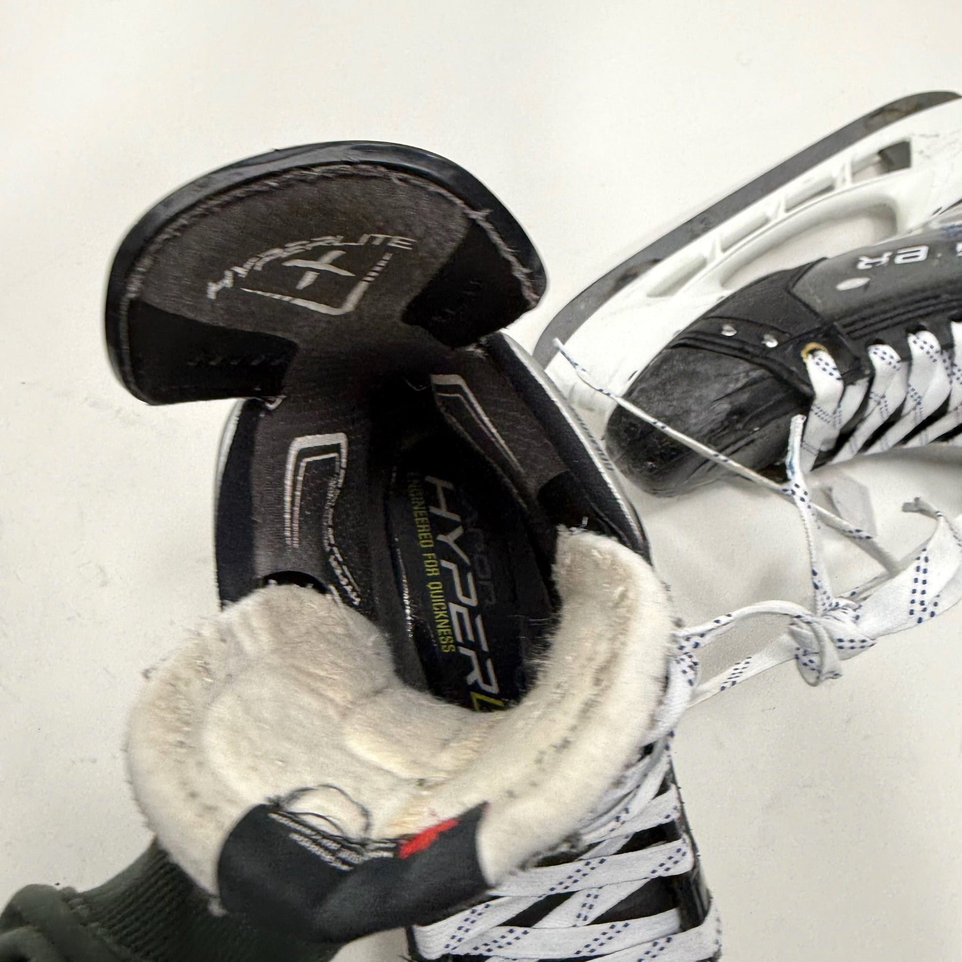 Used Bauer Vapor Hyperlite Skates | 8 1/2 C | Kurashev | BH391 - Top Flight Hockey