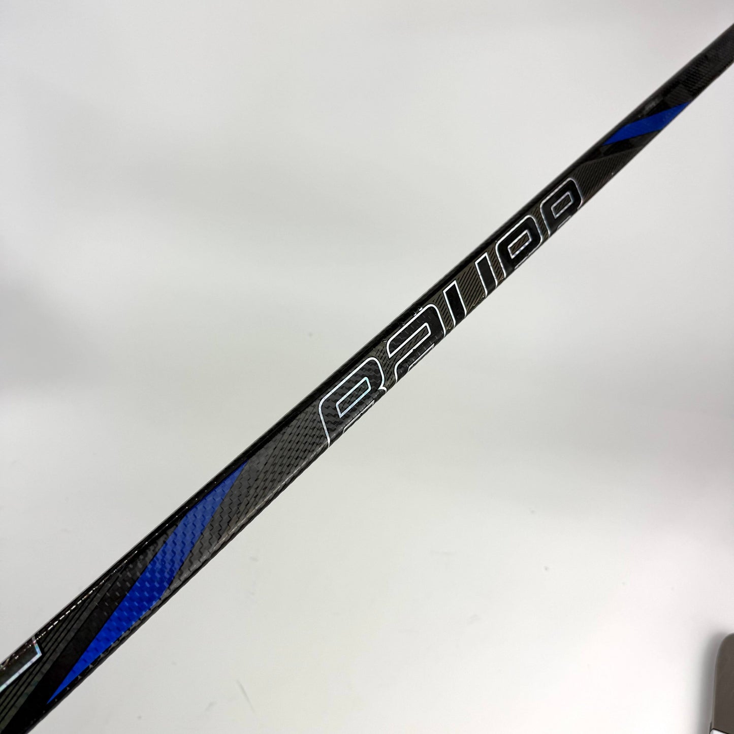Repaired Left Blue Bauer Nexus Tracer | 82 Flex P28 Curve Grip | R14 - Top Flight Hockey