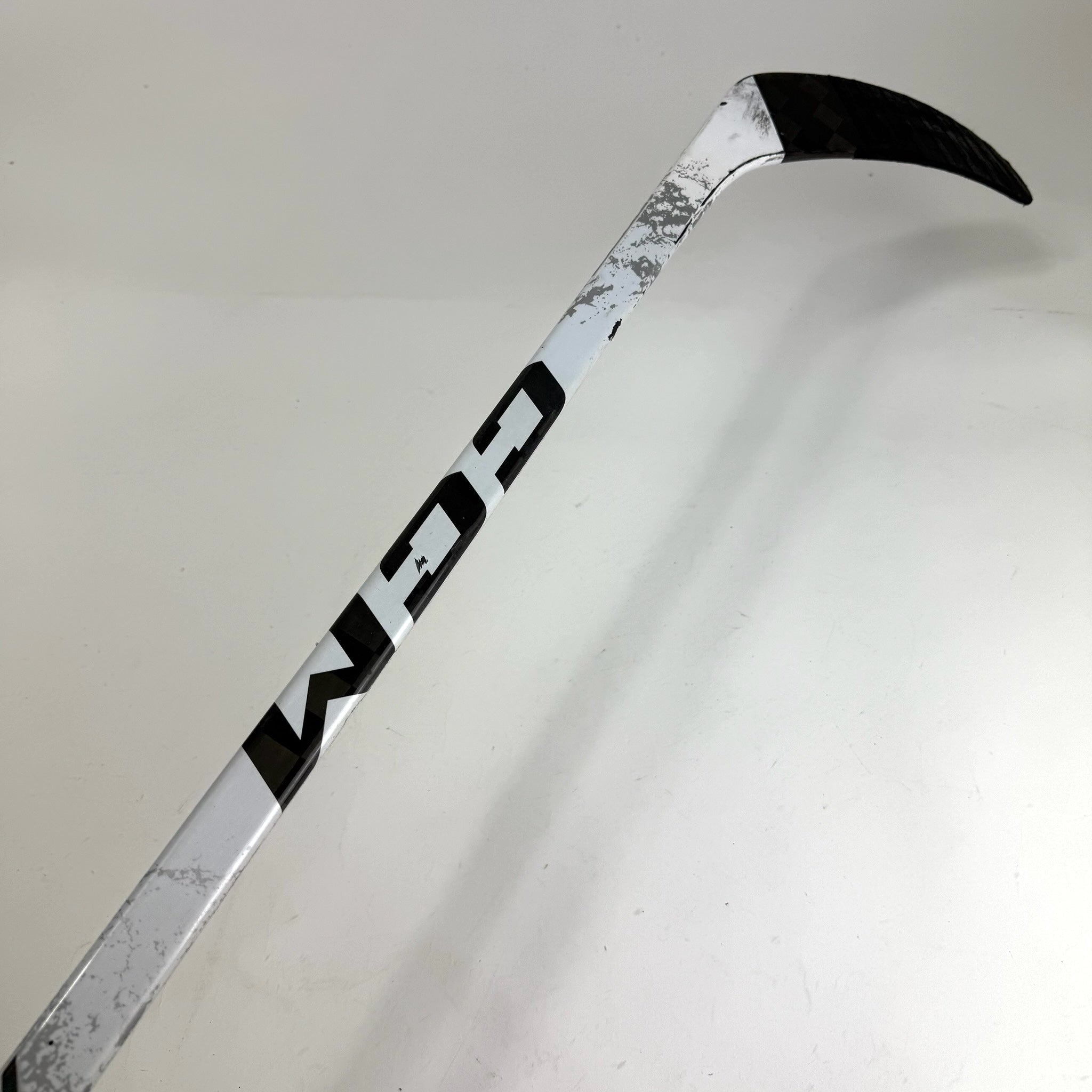 Used Left White CCM Ribcor Trigger 9 Pro | 95 Flex Custom Heel Curve | E610 - Top Flight Hockey