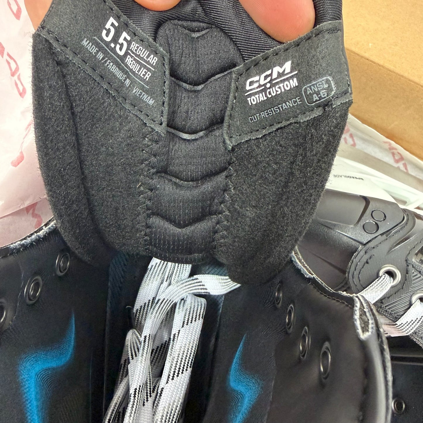 Brand New Total Custom CCM Jetspeed FT8 Pro Skates - Size 5.5 - Regular