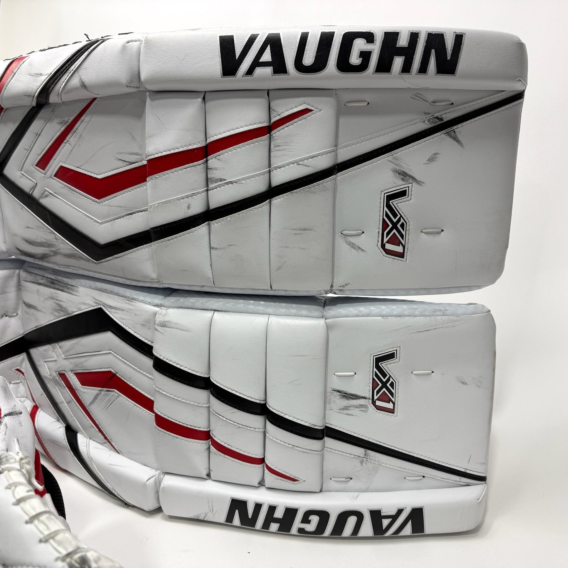 Used Chicago Blackhawks Vaughn VX1 Full Goalie Set | 35 +1" | Petr Mrázek - Top Flight Hockey