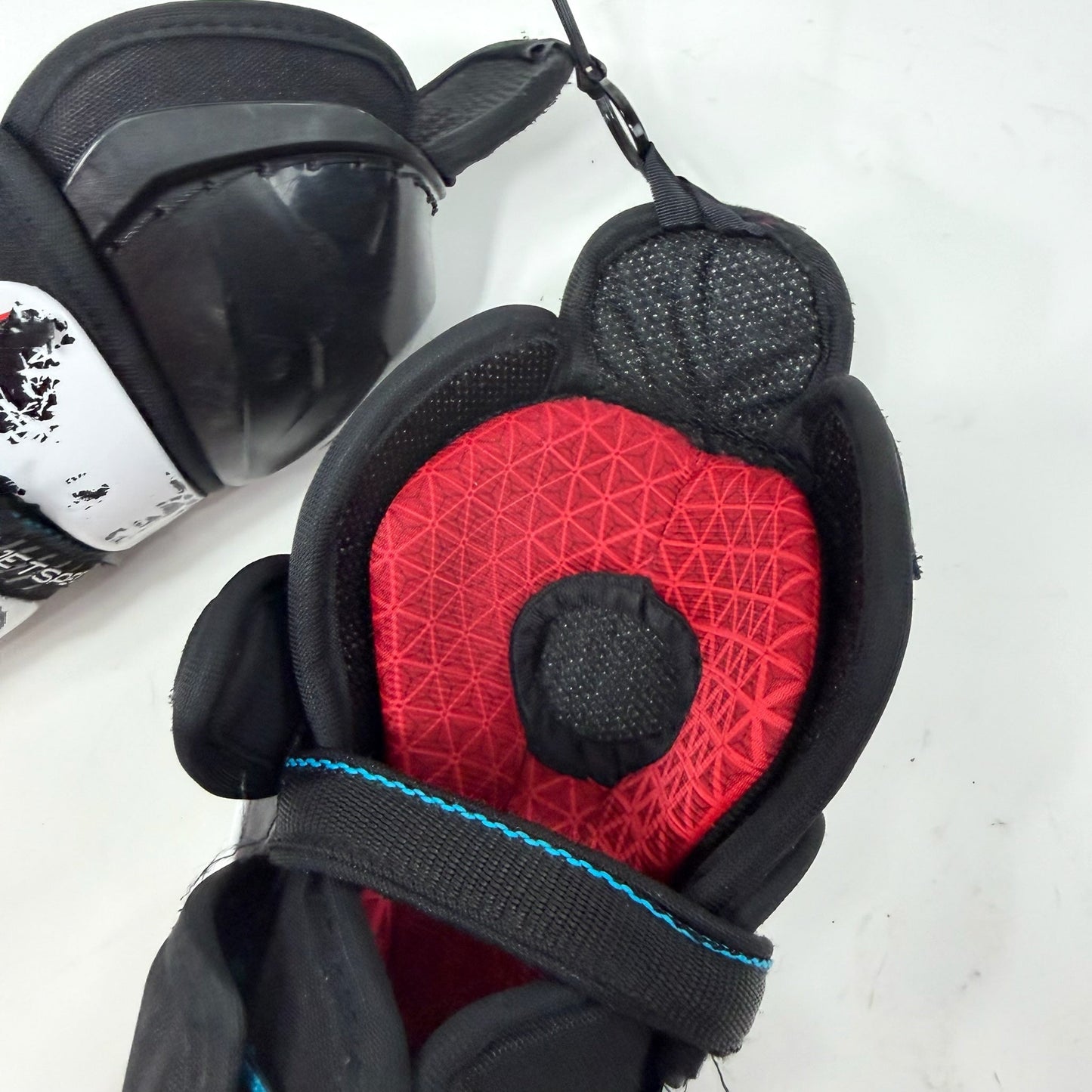 Used CCM Jetpseed FT680 Shin Guards | 11" | AB509