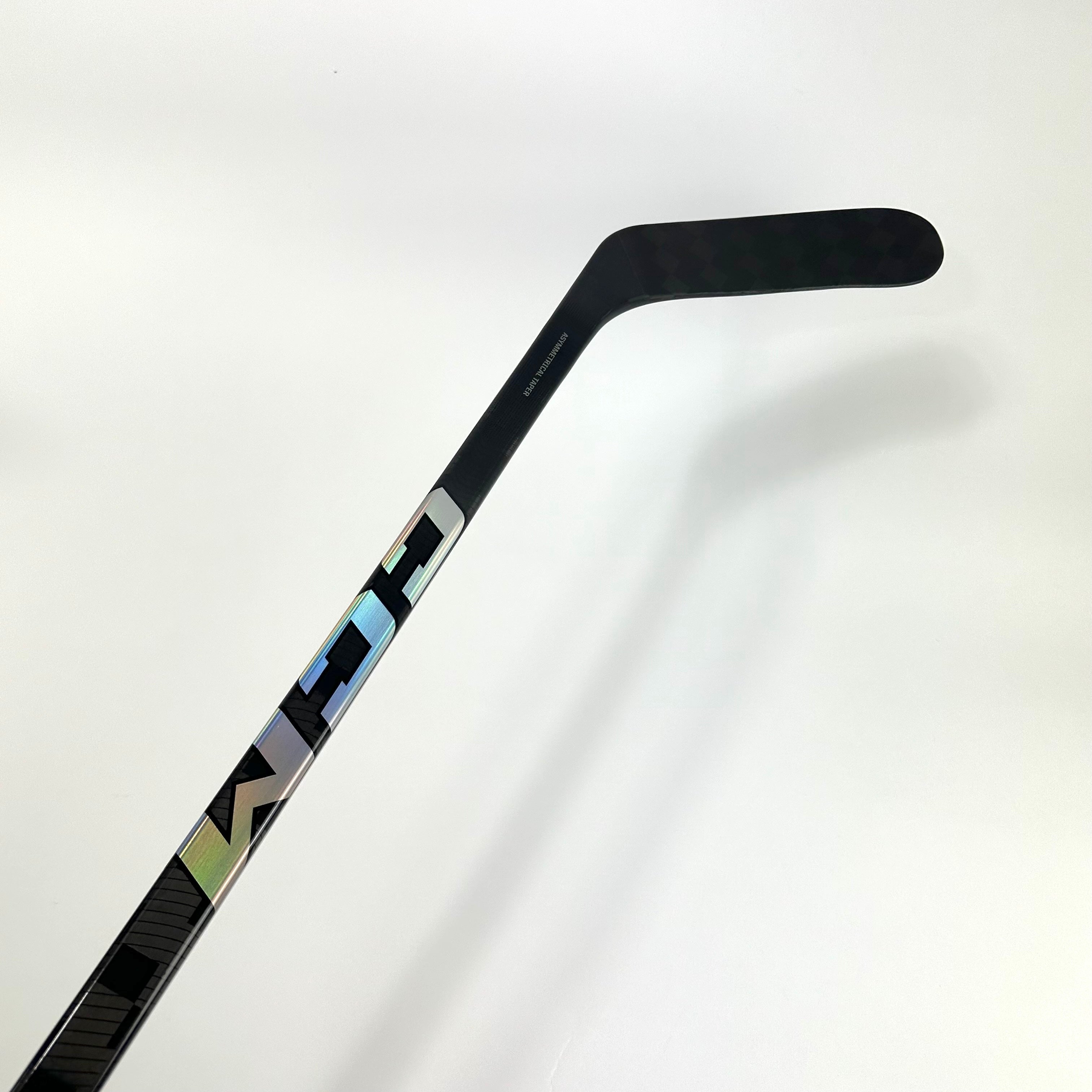 New Right CCM Ribcore Trigger 8 Pro | 95 Flex P90M Curve Grip | Carlo L227