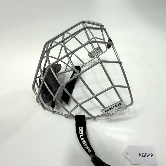 Like New Grey Bauer Profile II Cage | Large | AB849 - Top Flight Hockey
