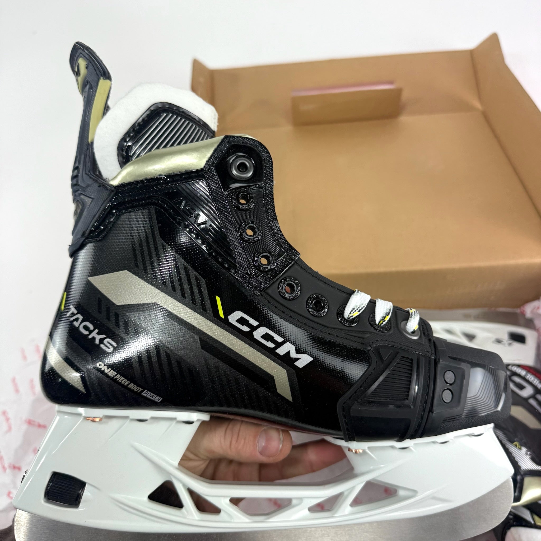 Brand New CCM Tacks ASV Skates | Intermediate Size 5 Wide - #J732 - Top Flight Hockey