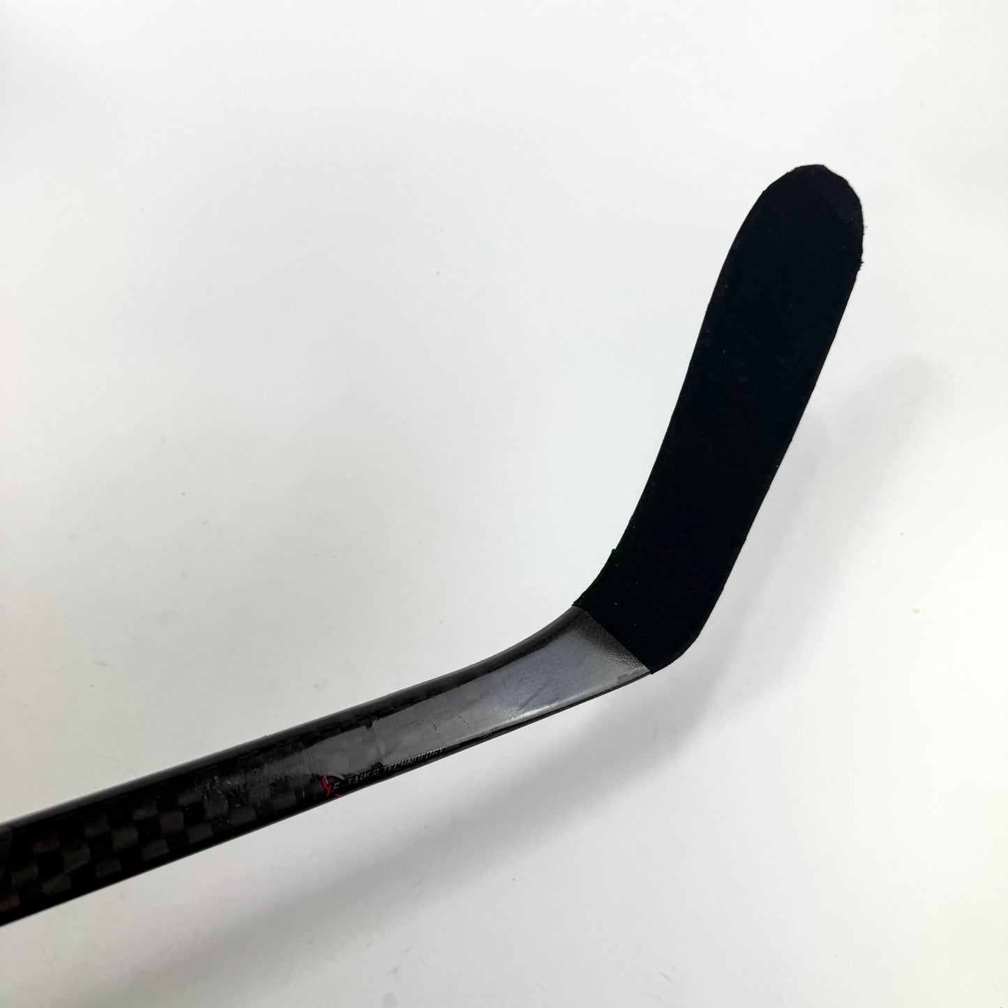 Kucherov Used Black Bauer Vapor Hyperlite | 77 Flex Fisher Pro Curve Grip | K244
