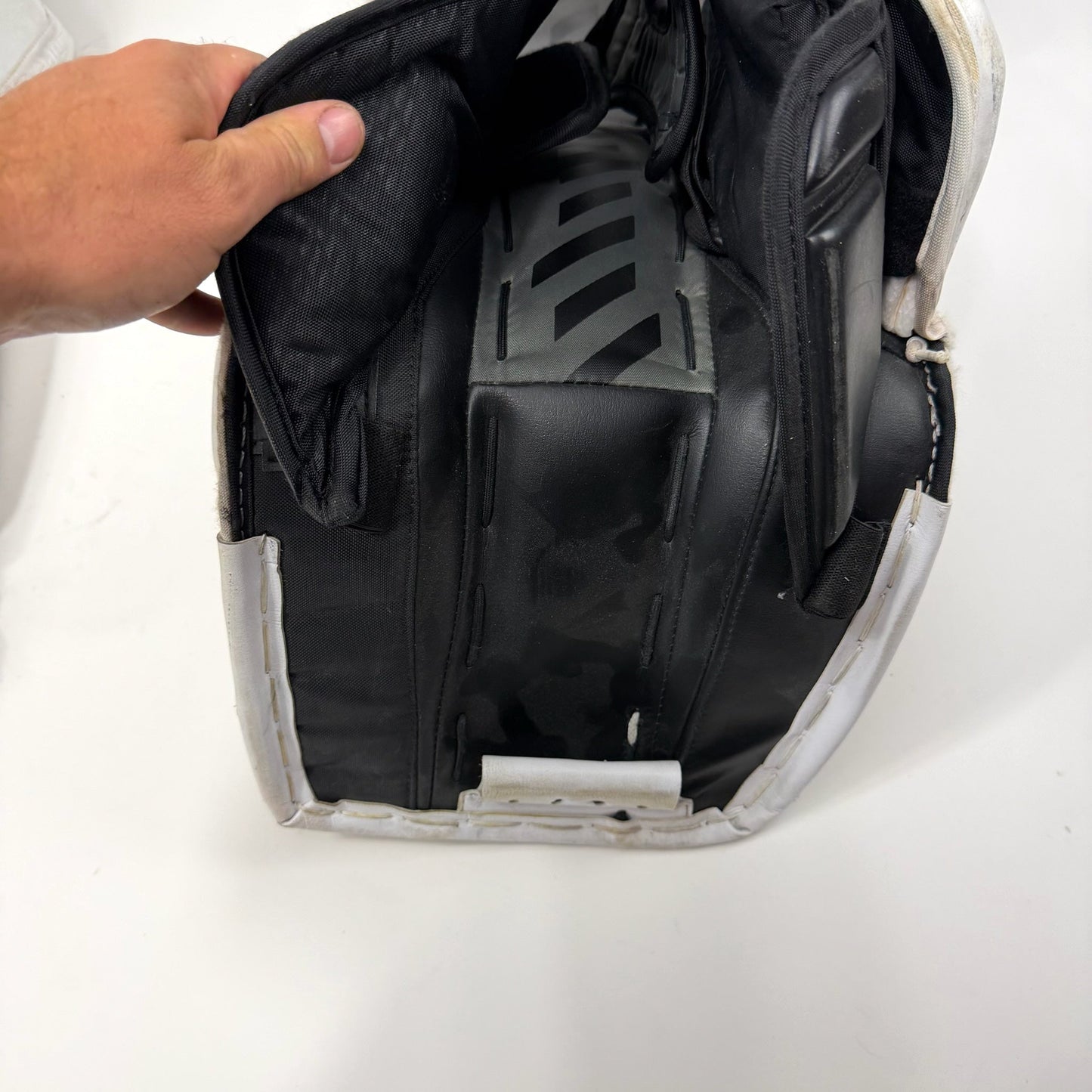 Used White Bauer Supreme Shadow Goalie Pads | Large 35+1"
