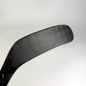 Used Left Red Bauer Flylite | 87 Flex P28M Curve Grip | J566 - Top Flight Hockey