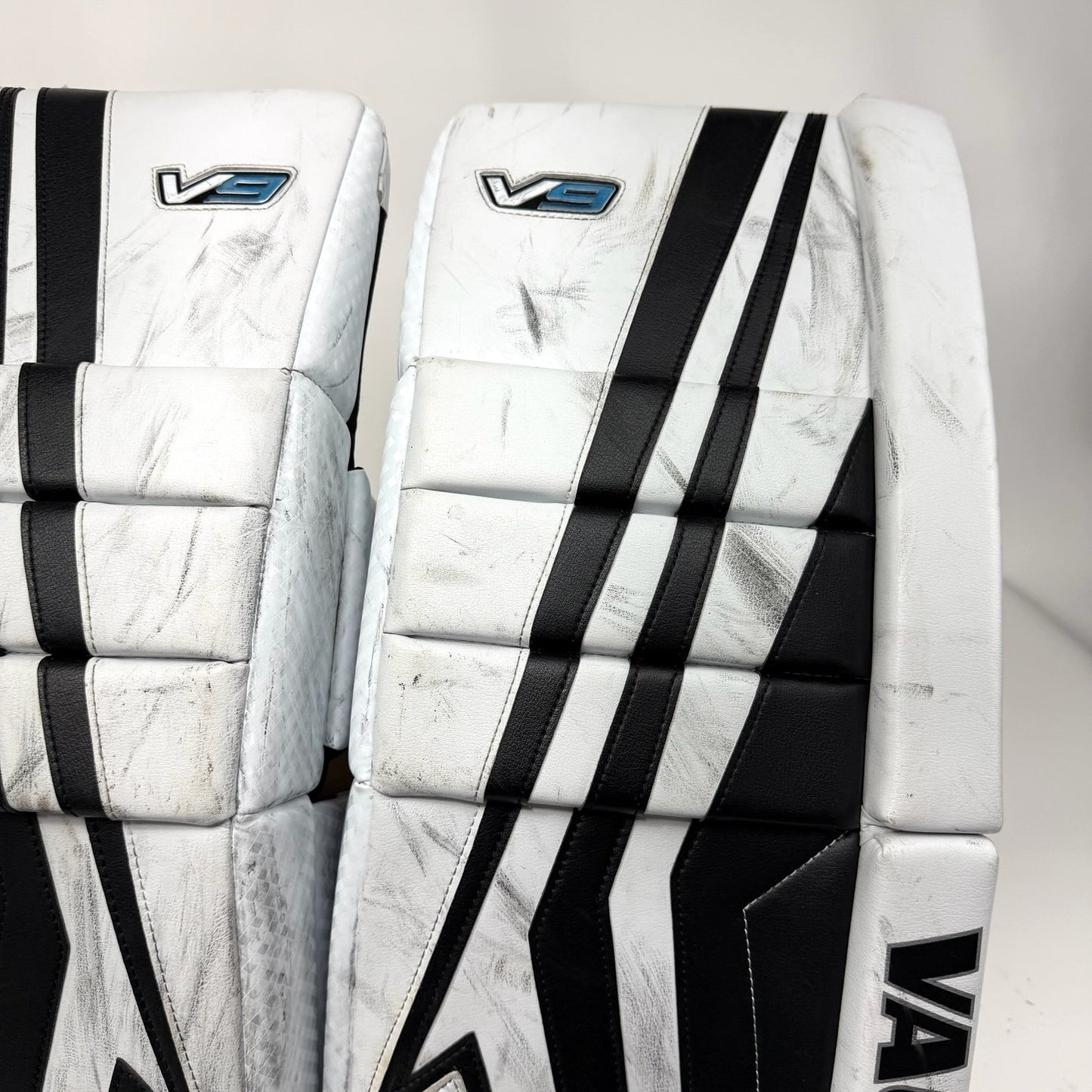 Used White and Black Vaughn V9 Goalie Leg Pads | 33 +2" | AB529