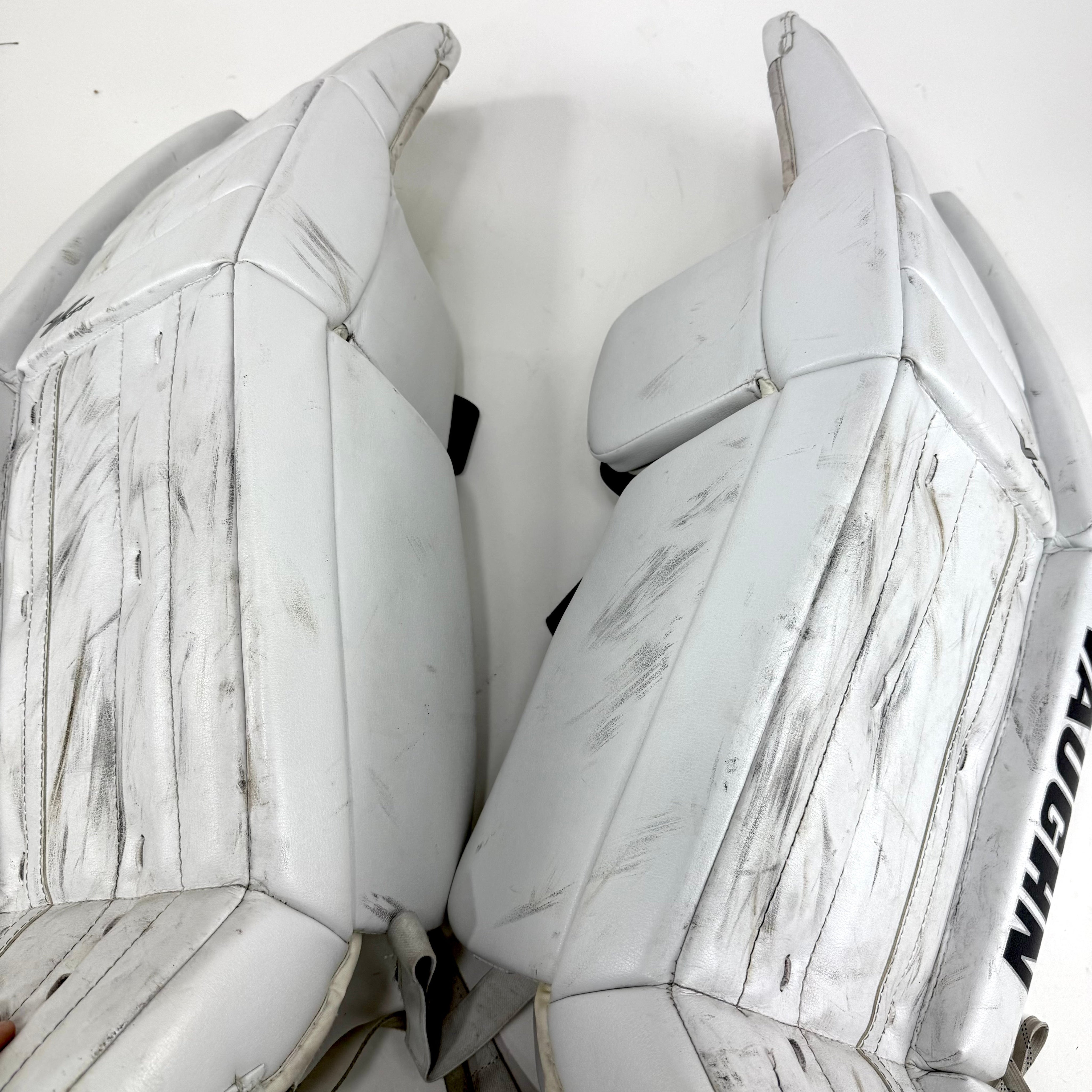 Used White Vaughn XFP Goalie Pads | 31 +2" - Top Flight Hockey