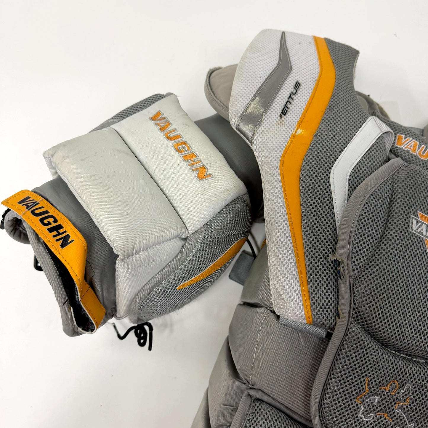 Used Vaughn Ventus LT66 Goalie Chest Protector | Jr Medium | AB480