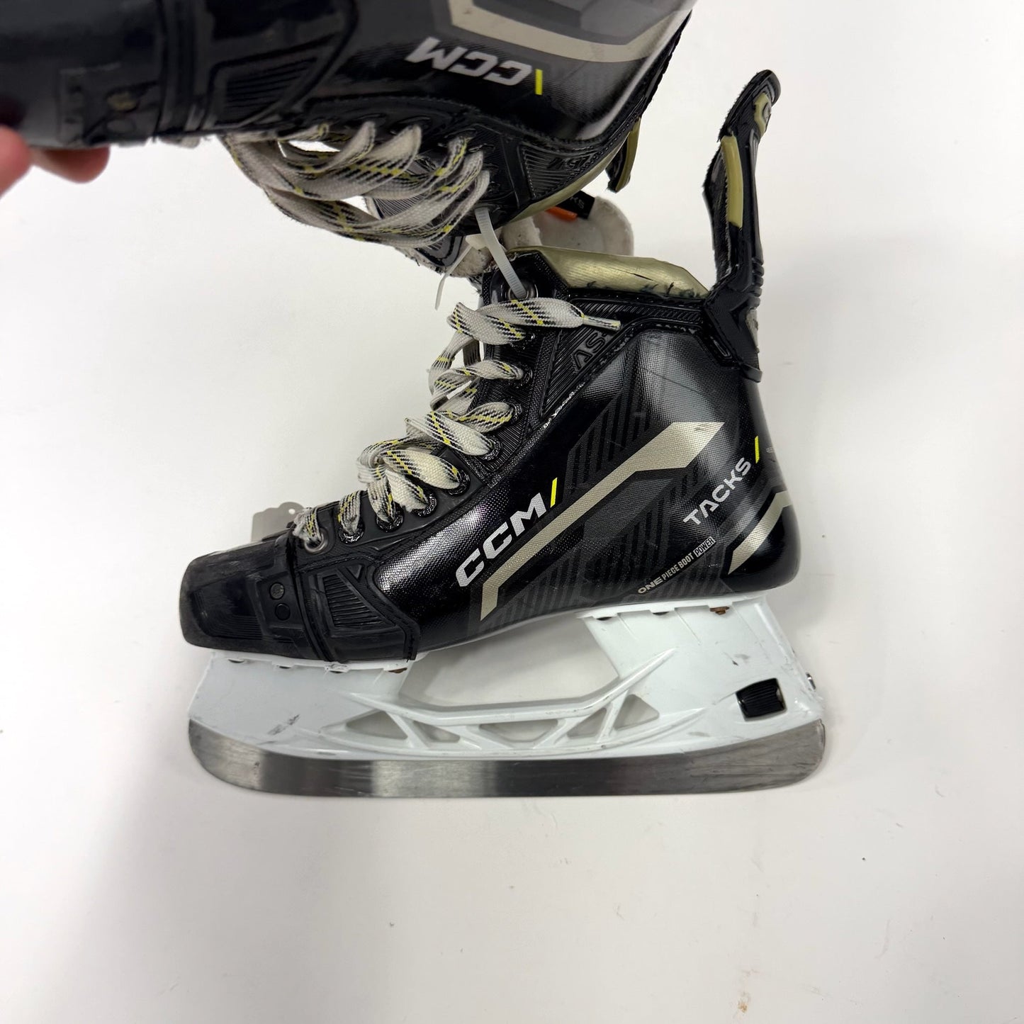 Used CCM Tacks ASV Skates | Size 6.5 R | J142