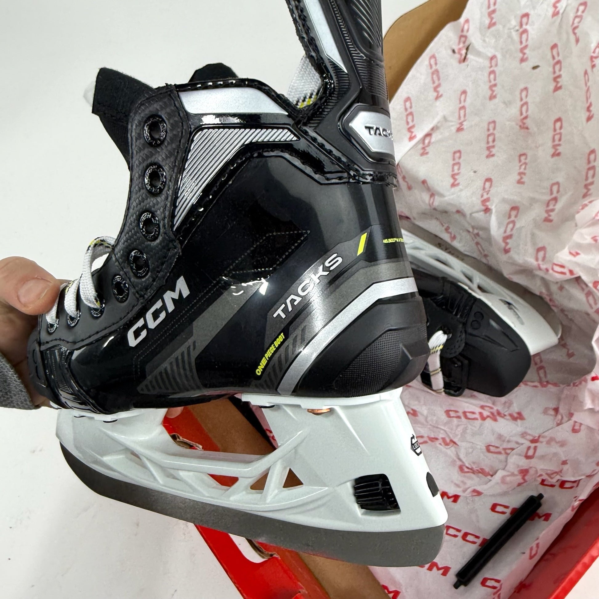 New CCM Tacks AS580 Skates | Jr 13.5-1.5 R | J712 - Top Flight Hockey