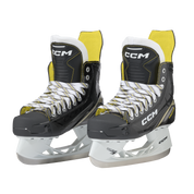 New Intermediate CCM AS-560 Hockey Skates D&R (Regular) Retail Size 4