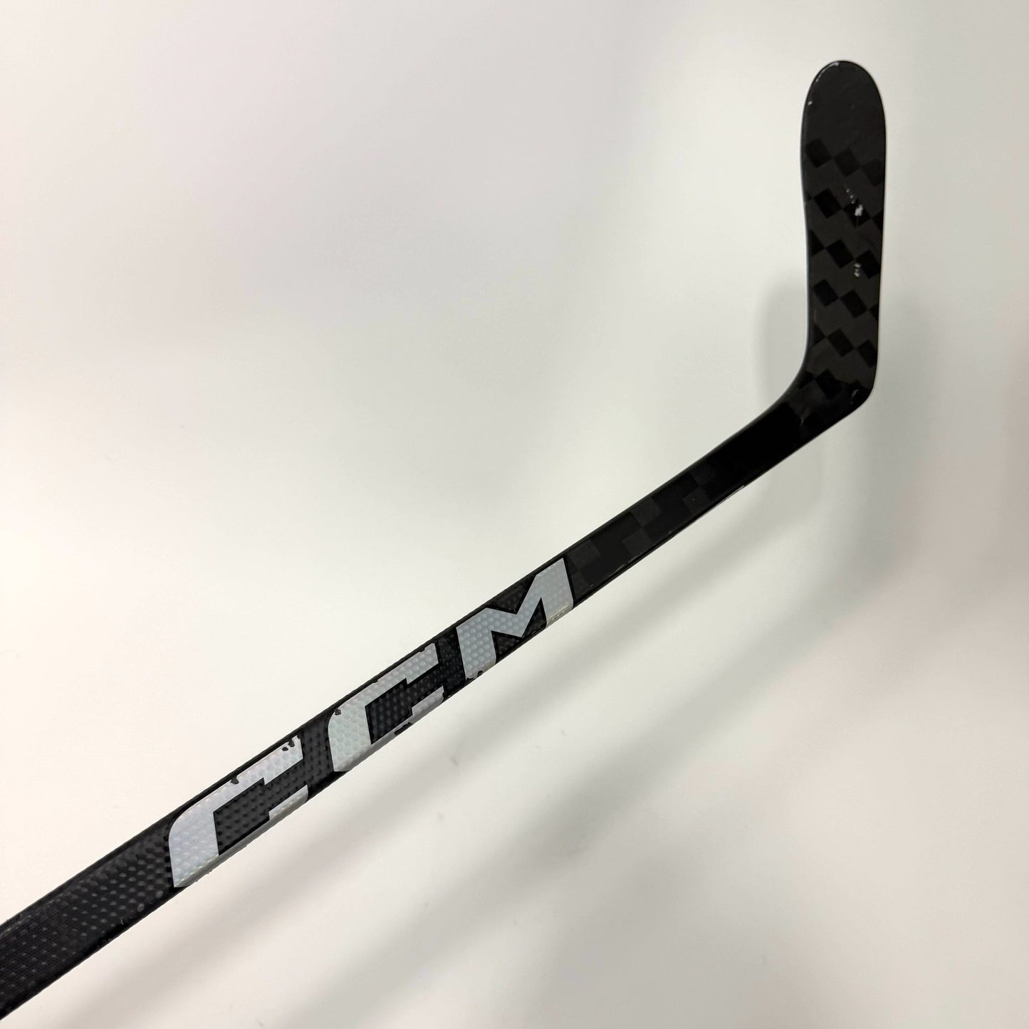 Used Left Black CCM Jetspeed FT8 Pro | 70 Flex P28 Curve Grip | AB989