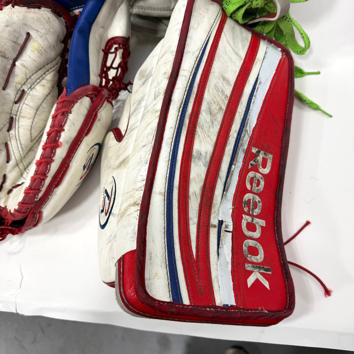Used Regular White/Red/Blue Reebok INT Pro Full Goalie Set | 31+1" Pads | AB357 and Ab353