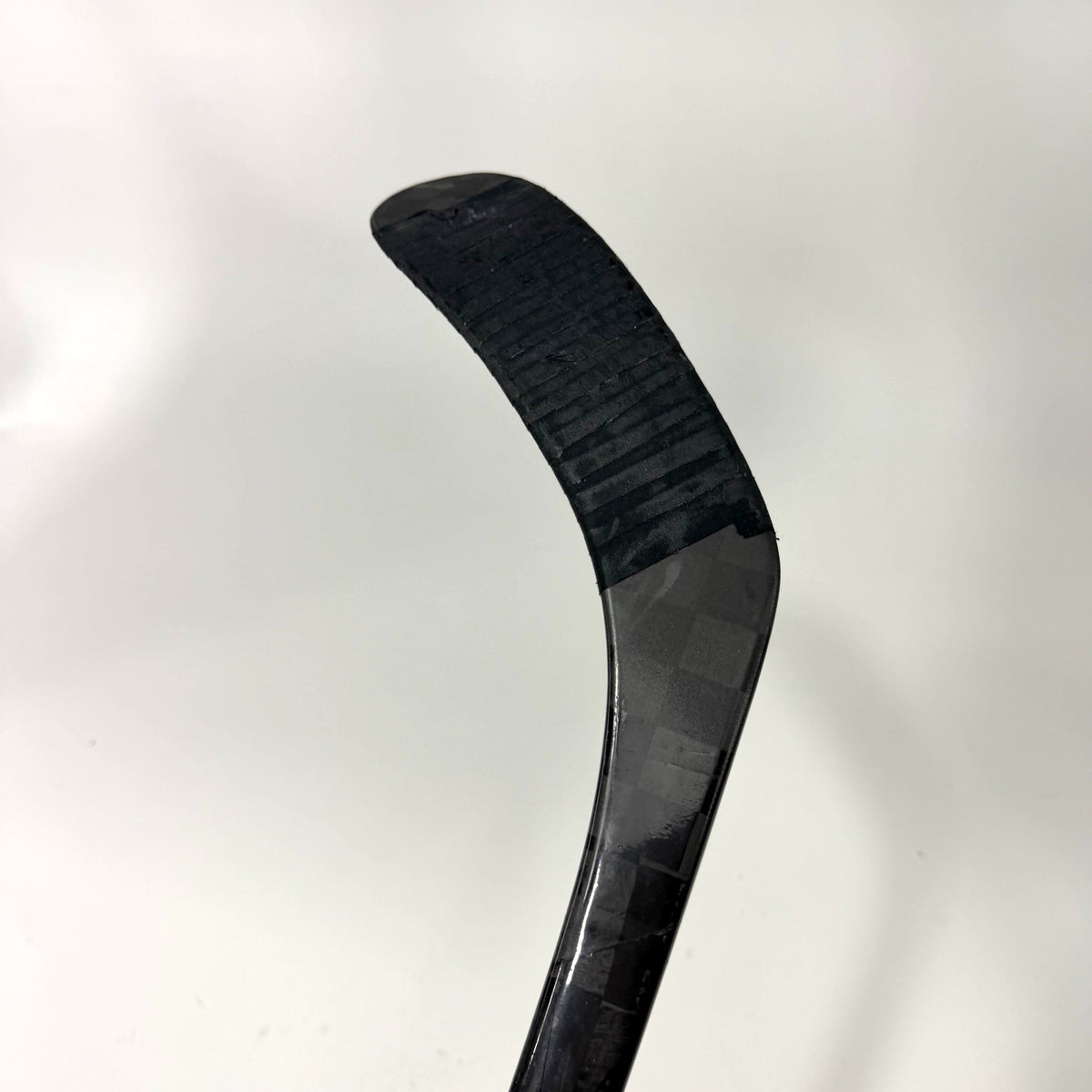 Used Right Red Bauer Flylite | 55 Flex Pastrnak Pro Curve Grip | AB702