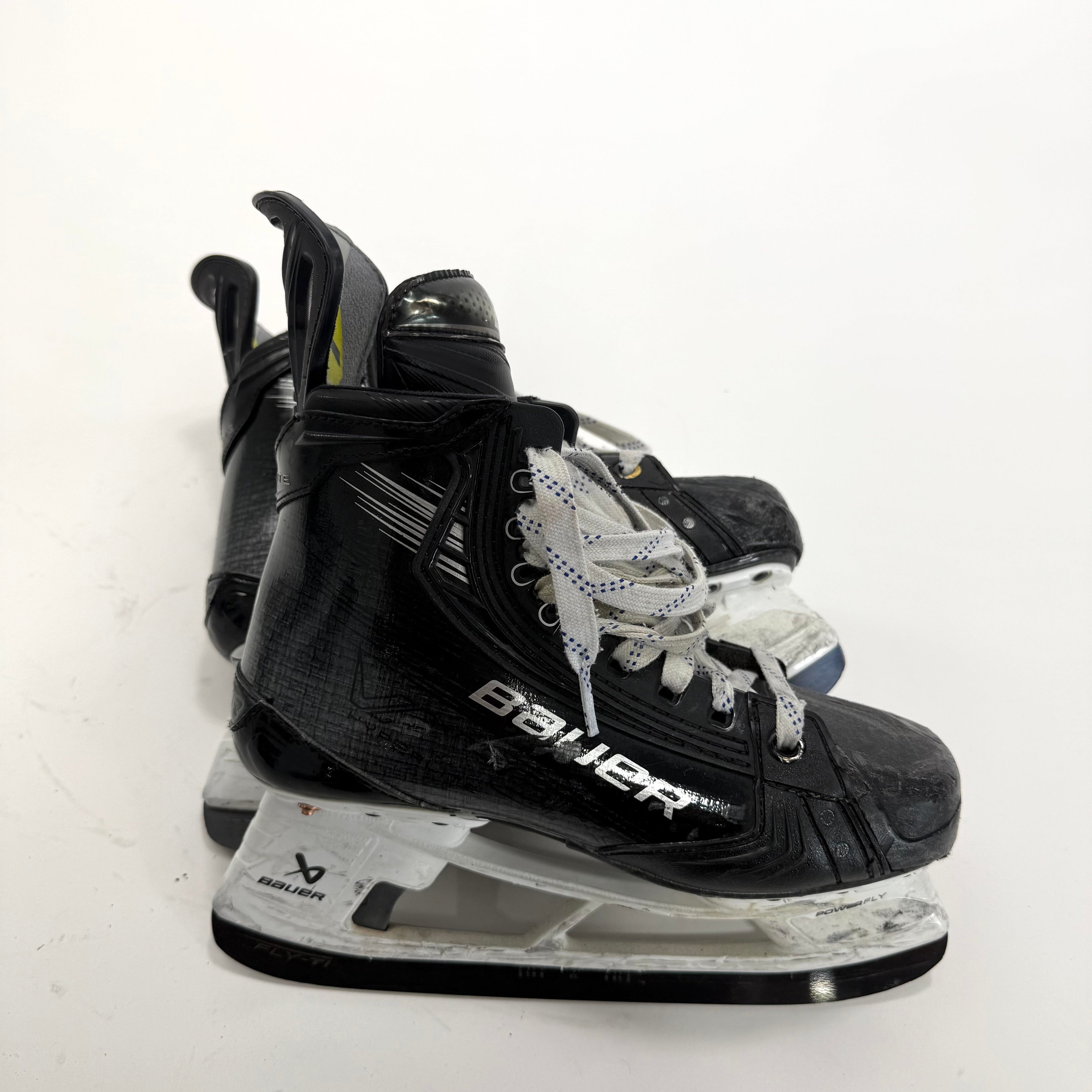 Used Black Bauer Vapor Hyperlite 2 Skates | Size 5 D | BH488 - Top Flight Hockey