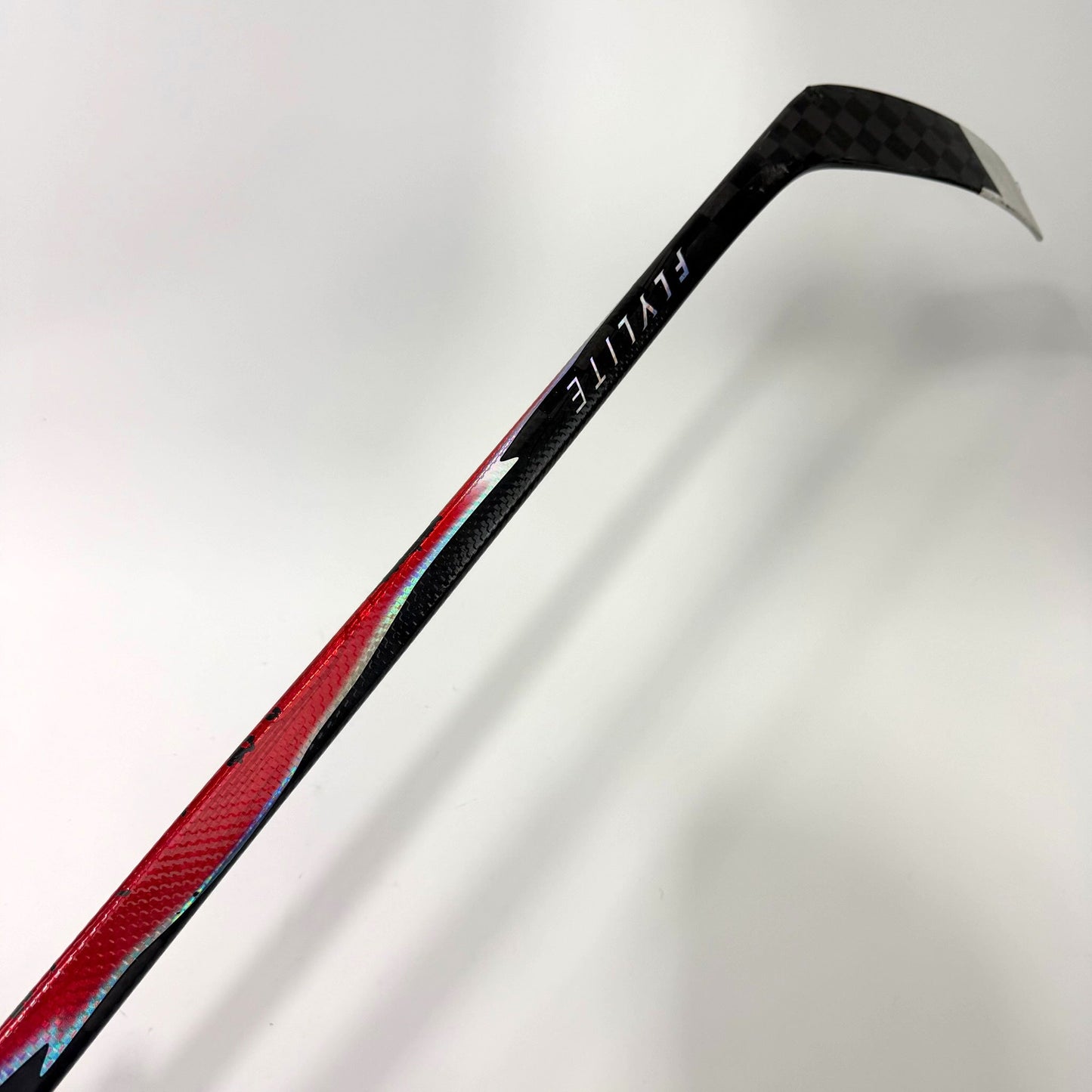 Used Left Red Bauer Flylite | 77 Flex P28M Curve Grip | AB979