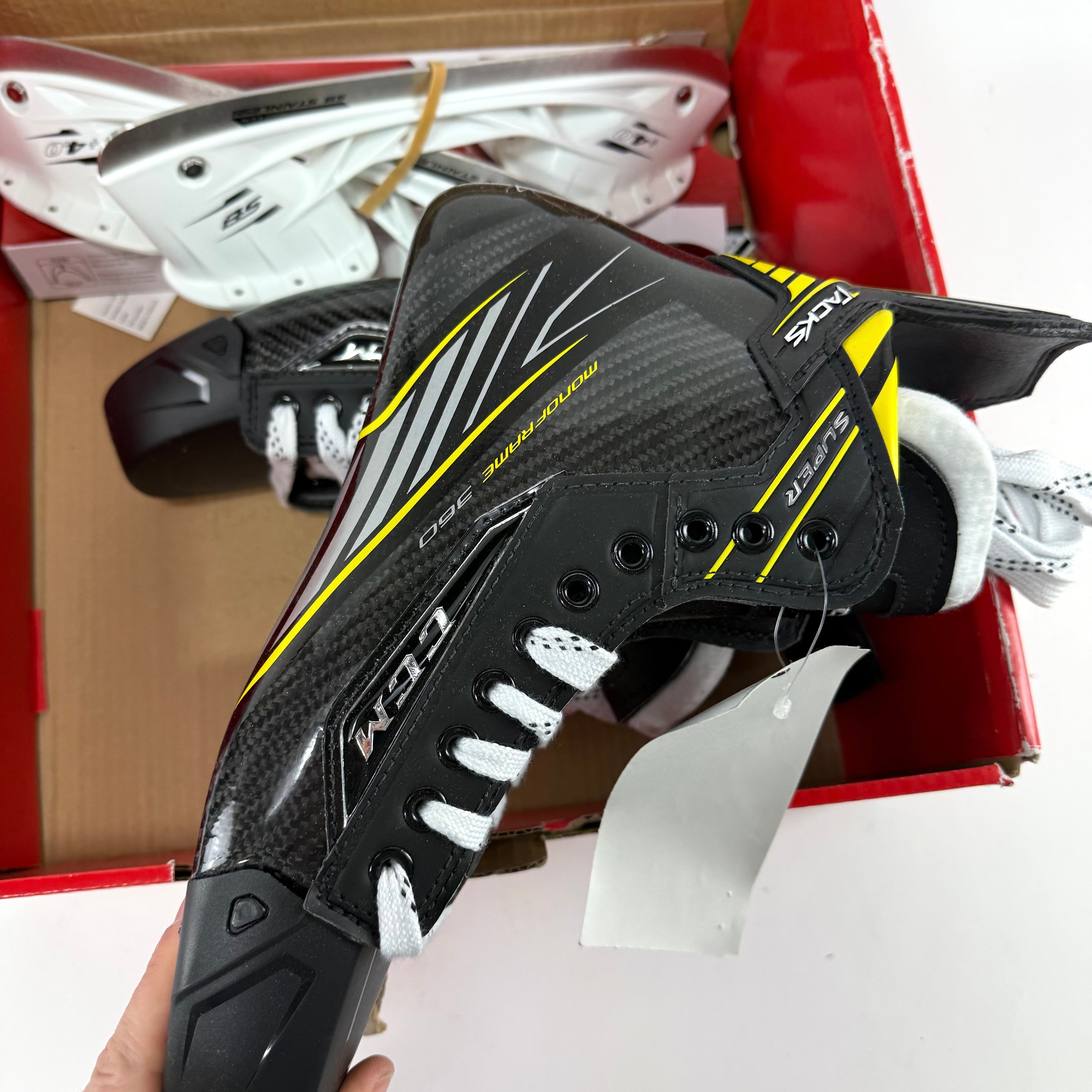 New CCM Super Tacks Skates | 9.5 E | CCM274 - Top Flight Hockey