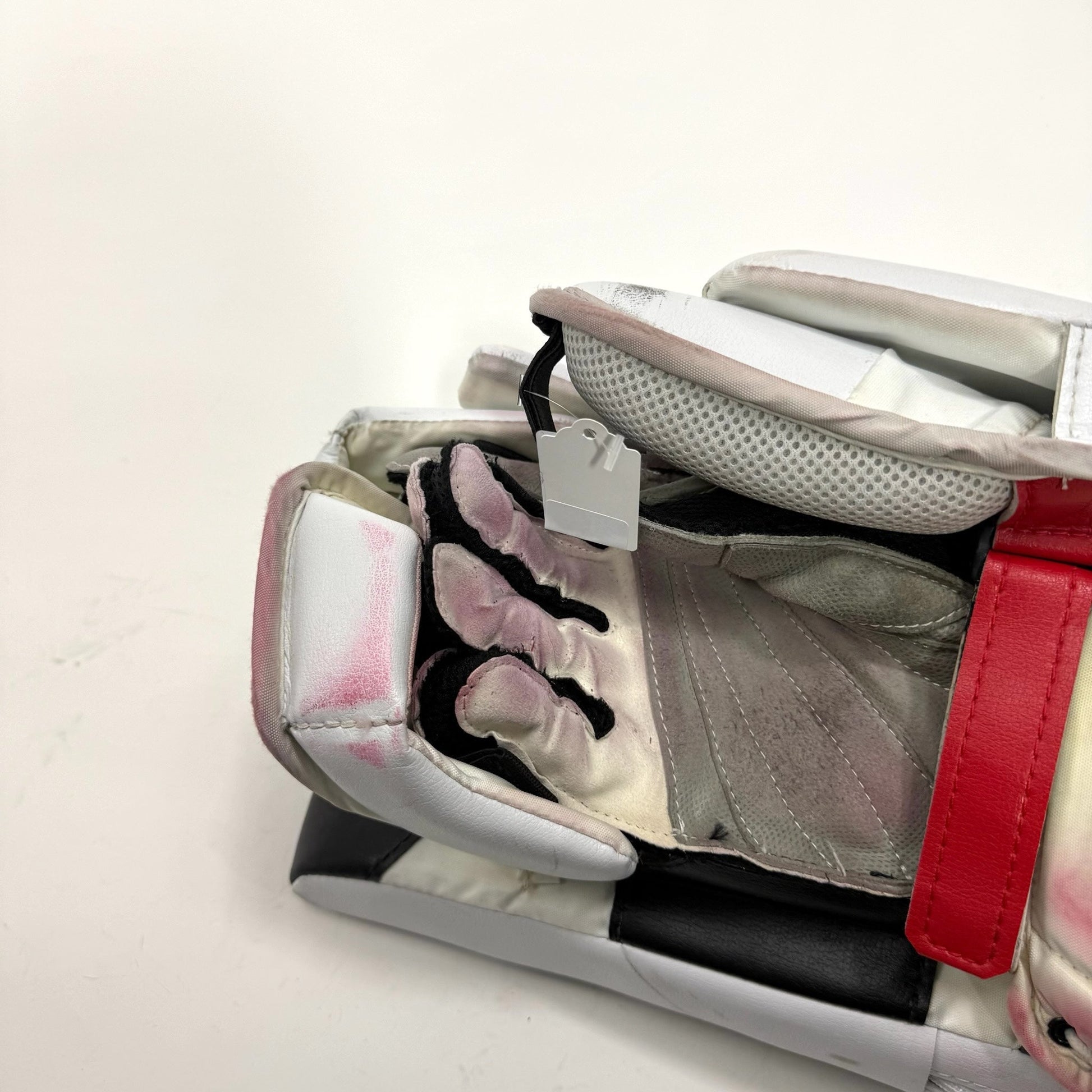 Used Chicago Blackhawks Regular Vaughn SLR4 Blocker Blocker | Arvid Soderblom | BH379 - Top Flight Hockey