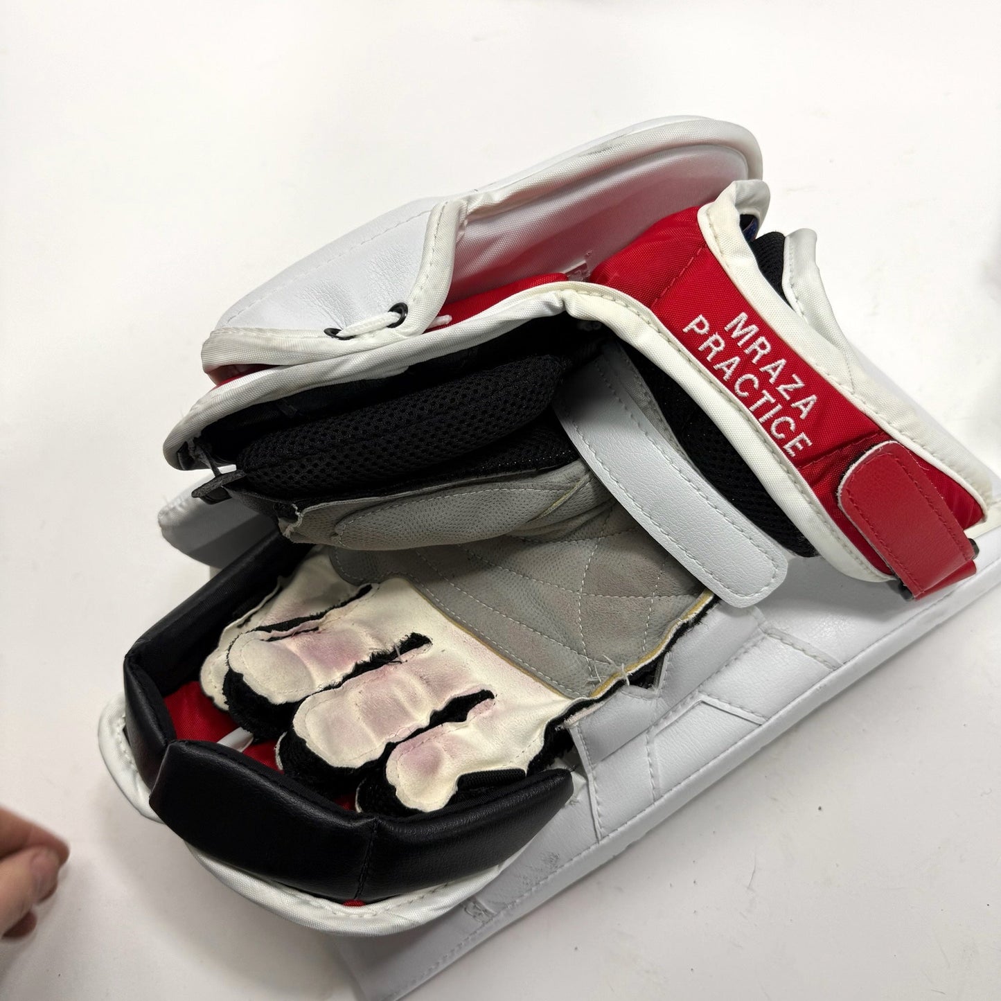 Used Chicago Blackhawks Vaughn VX1 Full Goalie Set | 35 +1" | Petr Mrázek - Top Flight Hockey