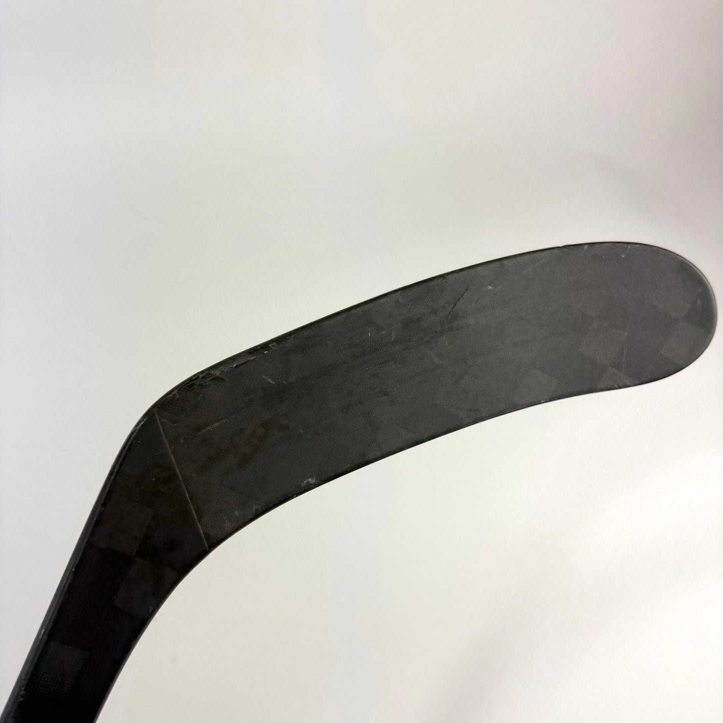 Used Right CCM XF Ghost | 95 Flex P28M Curve Grip | A205