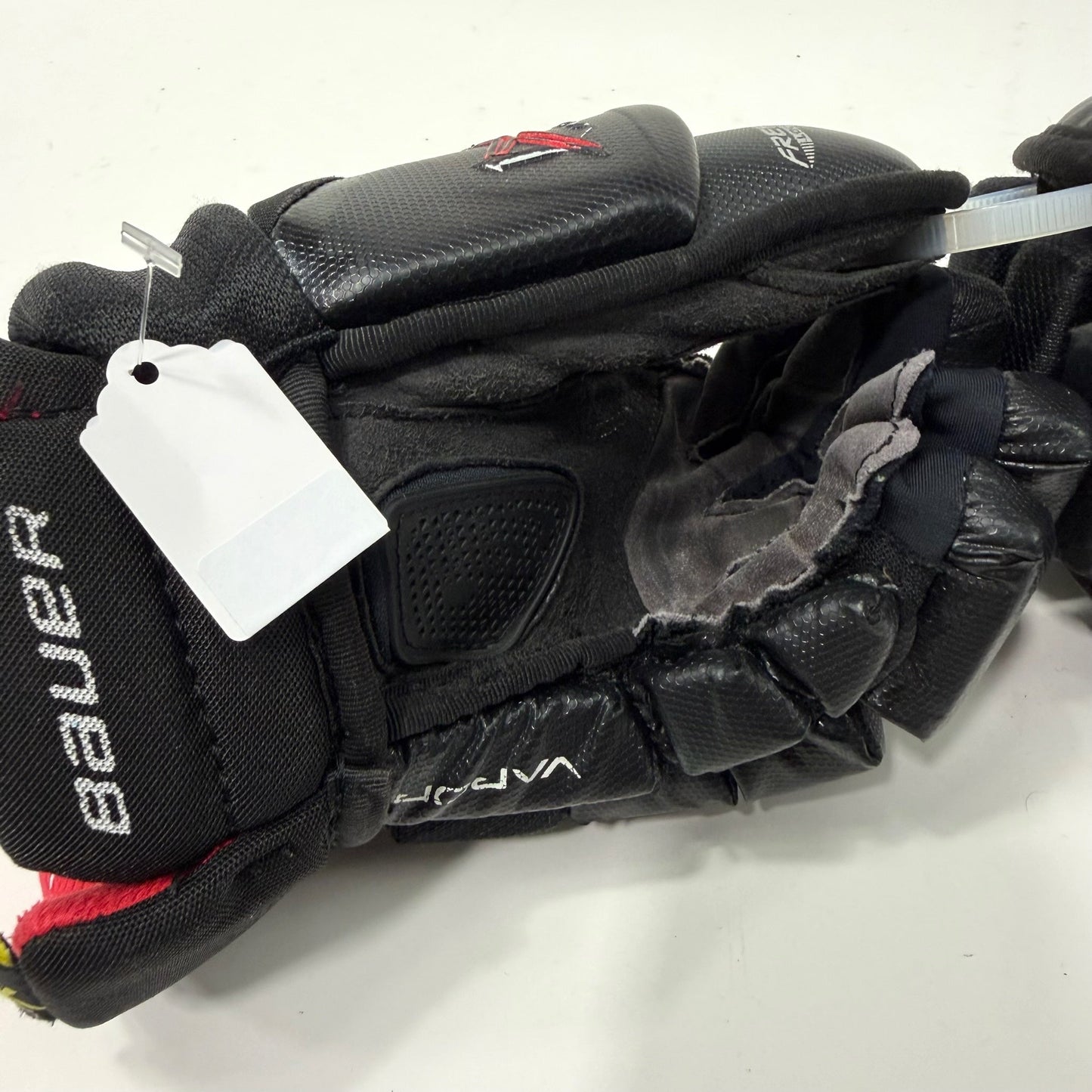 Used Black Bauer Vapor 1X Gloves | 12" | AB878