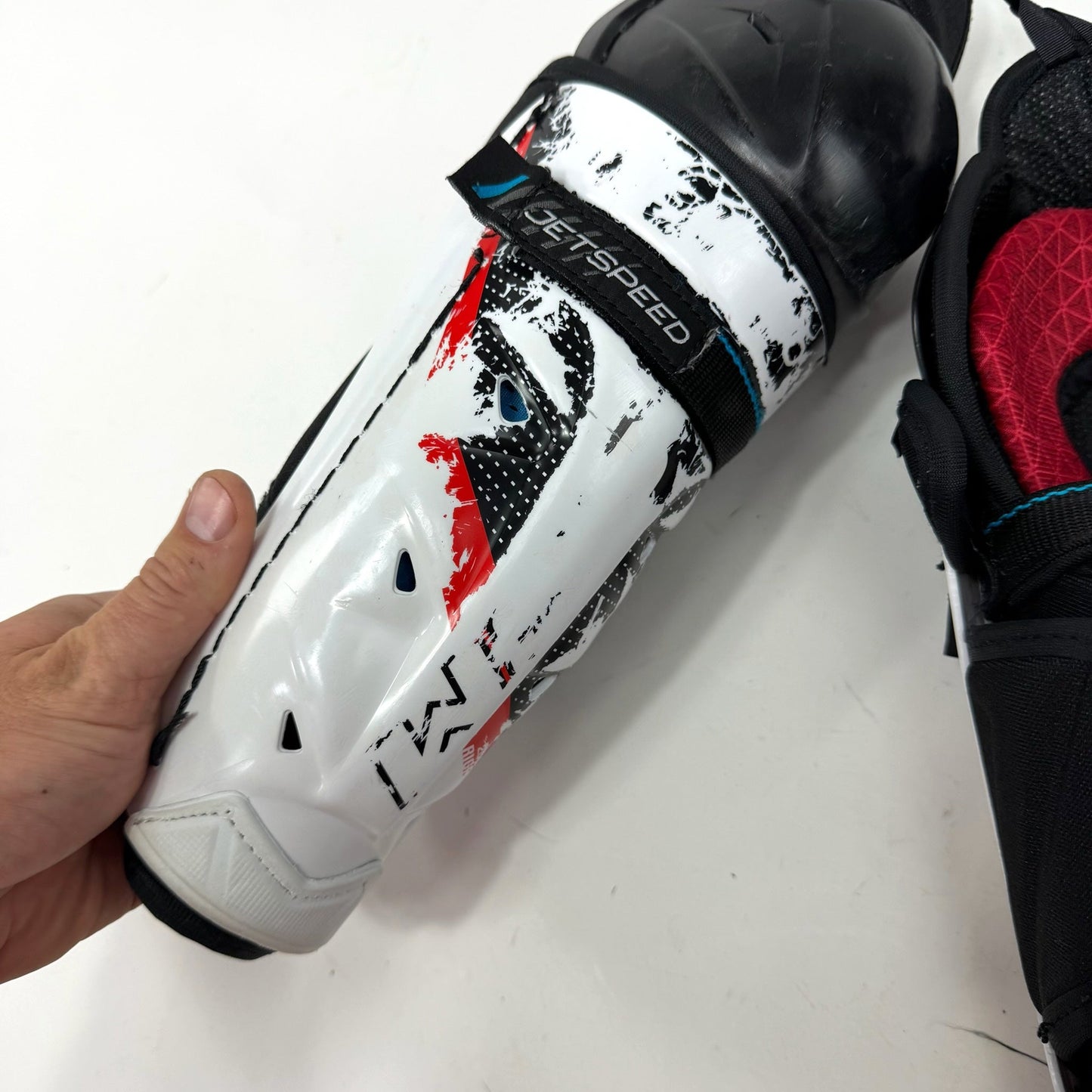 Used CCM Jetpseed FT680 Shin Guards | 11" | AB509