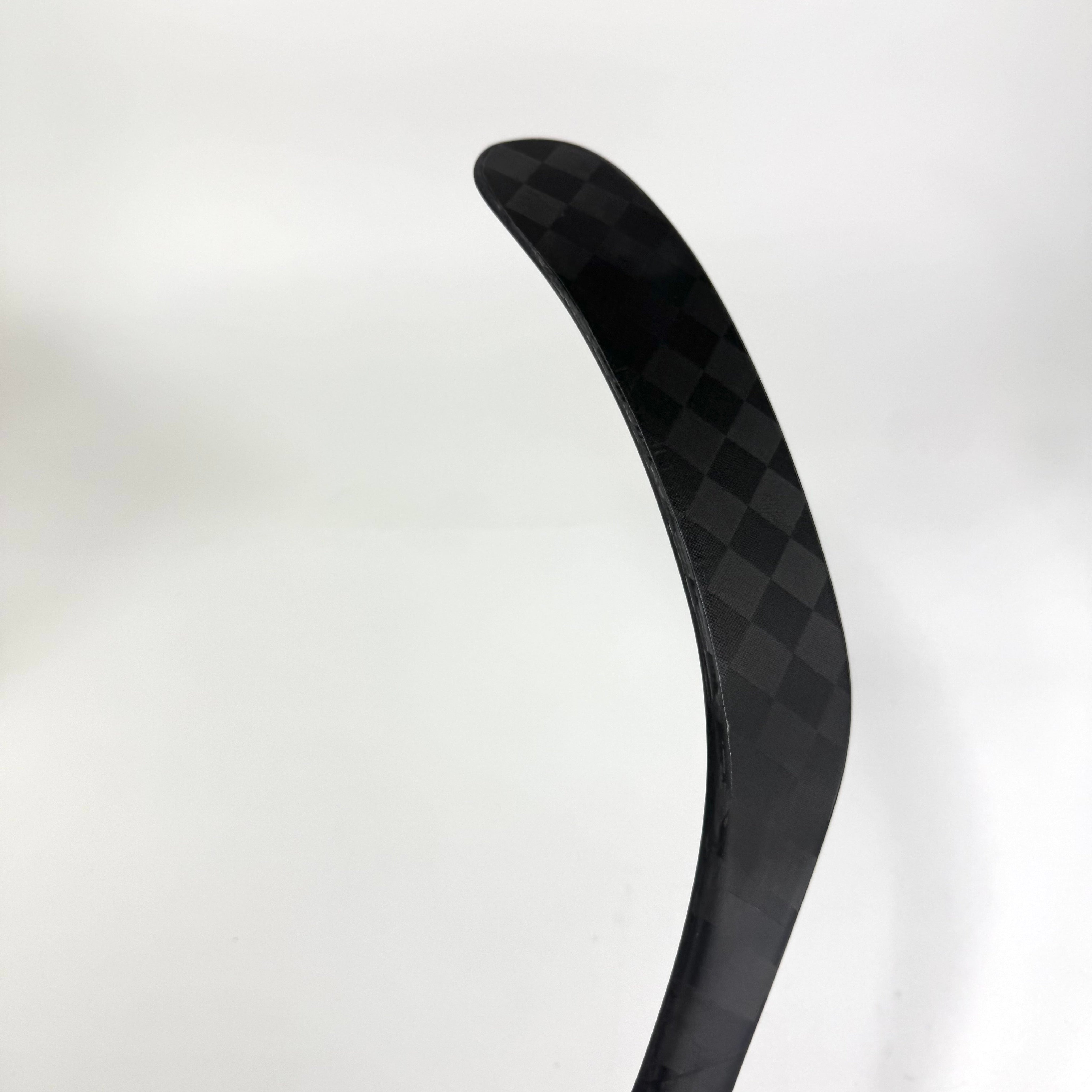 New Right Black Bauer Vapor Hyperlite2 | 87 Flex Malkin Pro Curve Grip | E785 - Top Flight Hockey