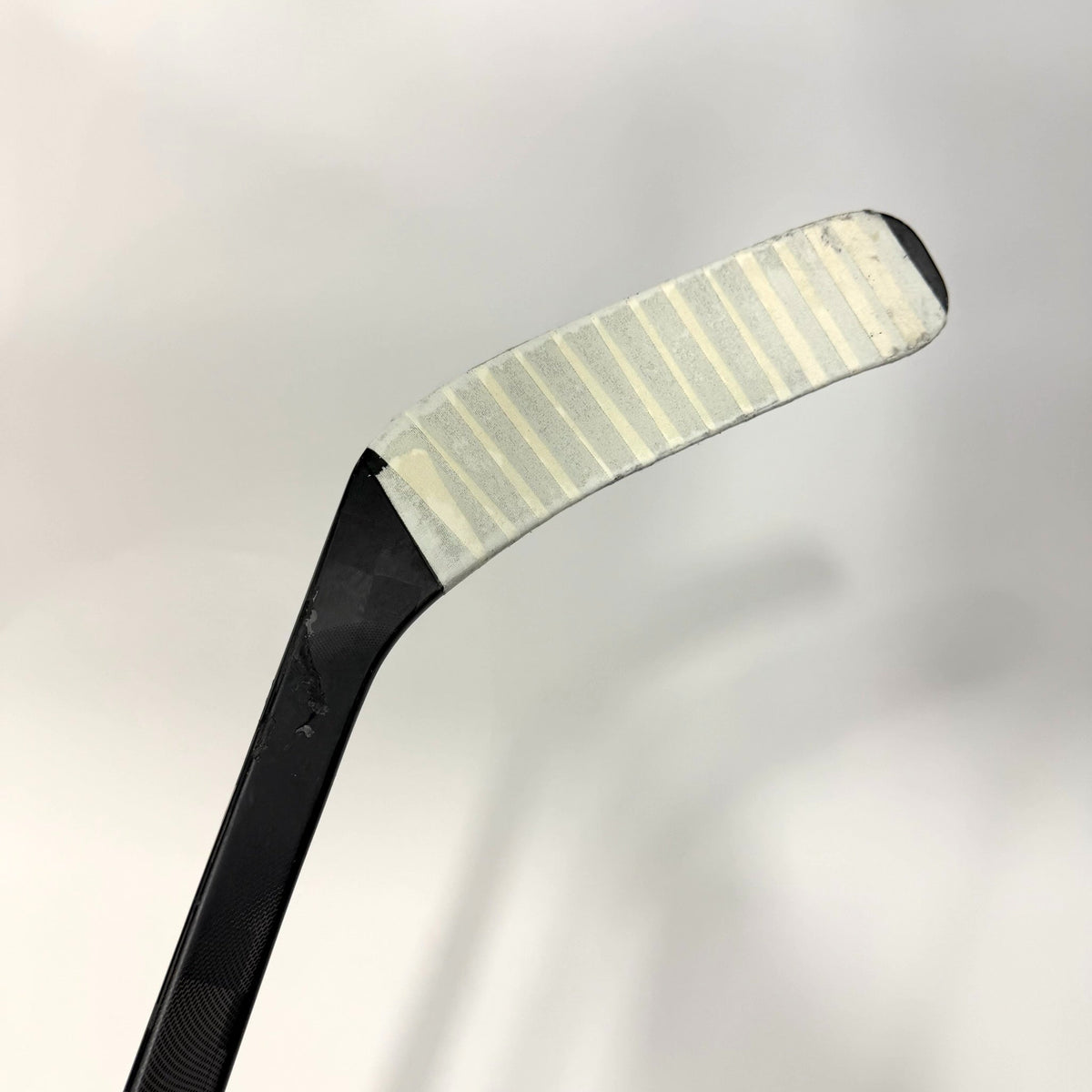Used Right Black CCM Jetspeed FT8 Pro | 85 Flex P40 Square Toe Curve Grip | AB440