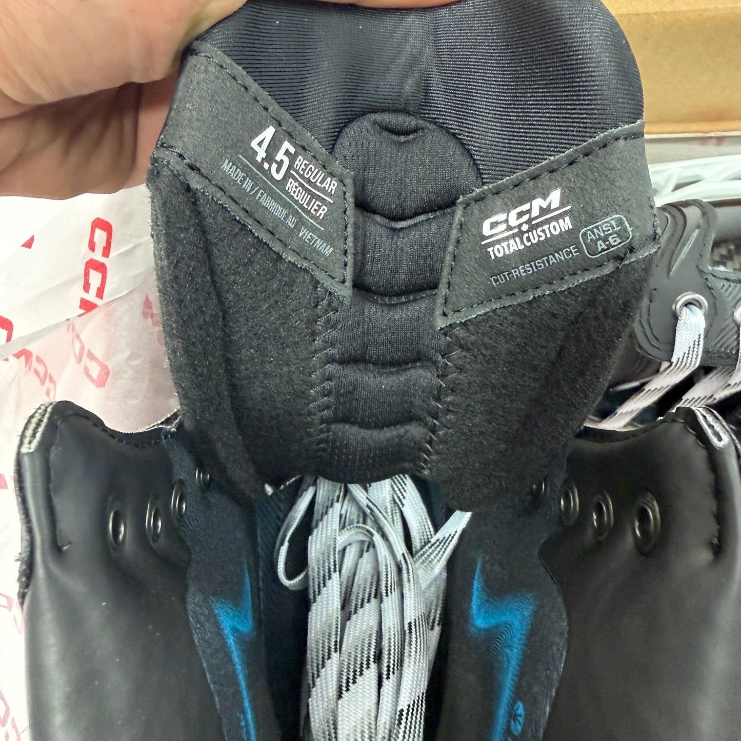 Brand New Total Custom CCM Jetspeed FT8 Pro Skates - Size 4.5 - Regular