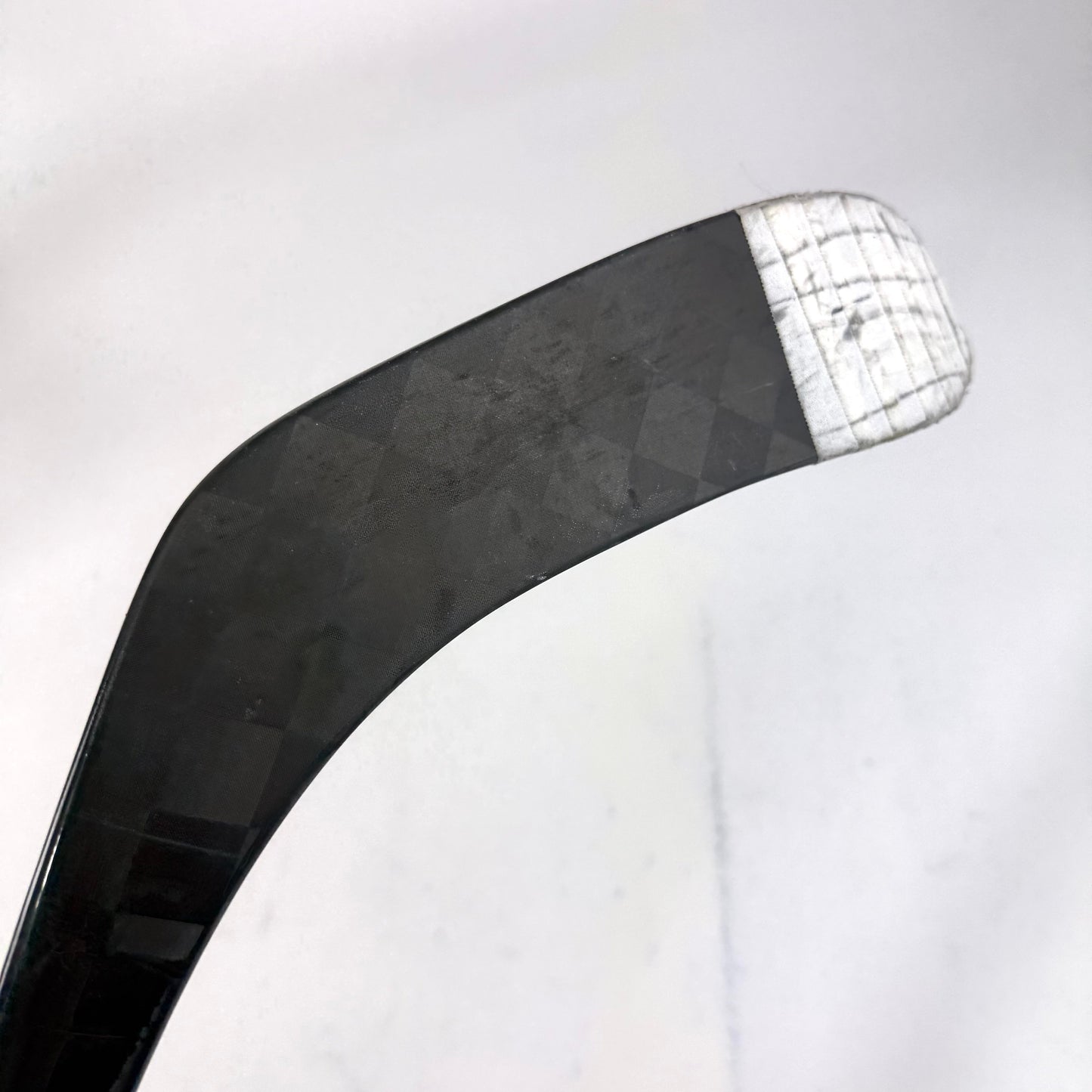 Used Left Bauer Vapor Hyperlite | 77 Flex P28 Curve Grip | J457 - Top Flight Hockey