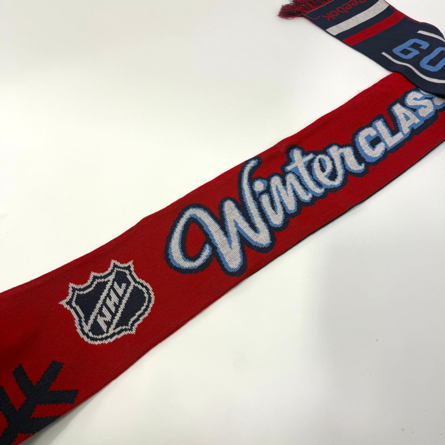 Used Red and Blue Winter Classic Wrigley Field 2009 Scarf | U192