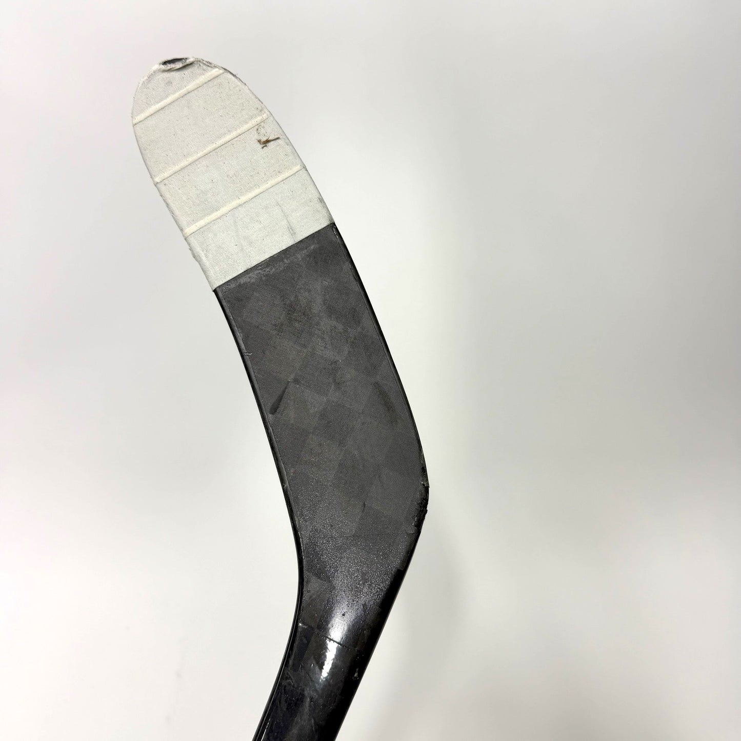 Used Left Red Bauer Flylite | 77 Flex P28M Curve Grip | AB979