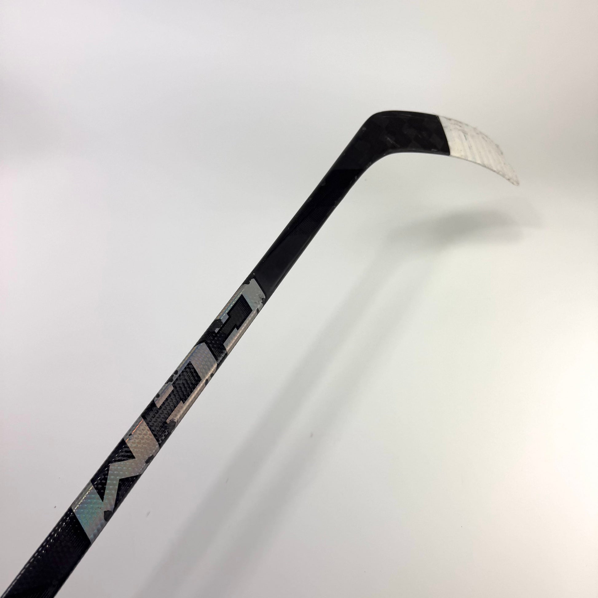Used Left Black CCM Jetspeed FT7 Pro | 80 Flex P28 Curve Grip | A218 - Top Flight Hockey