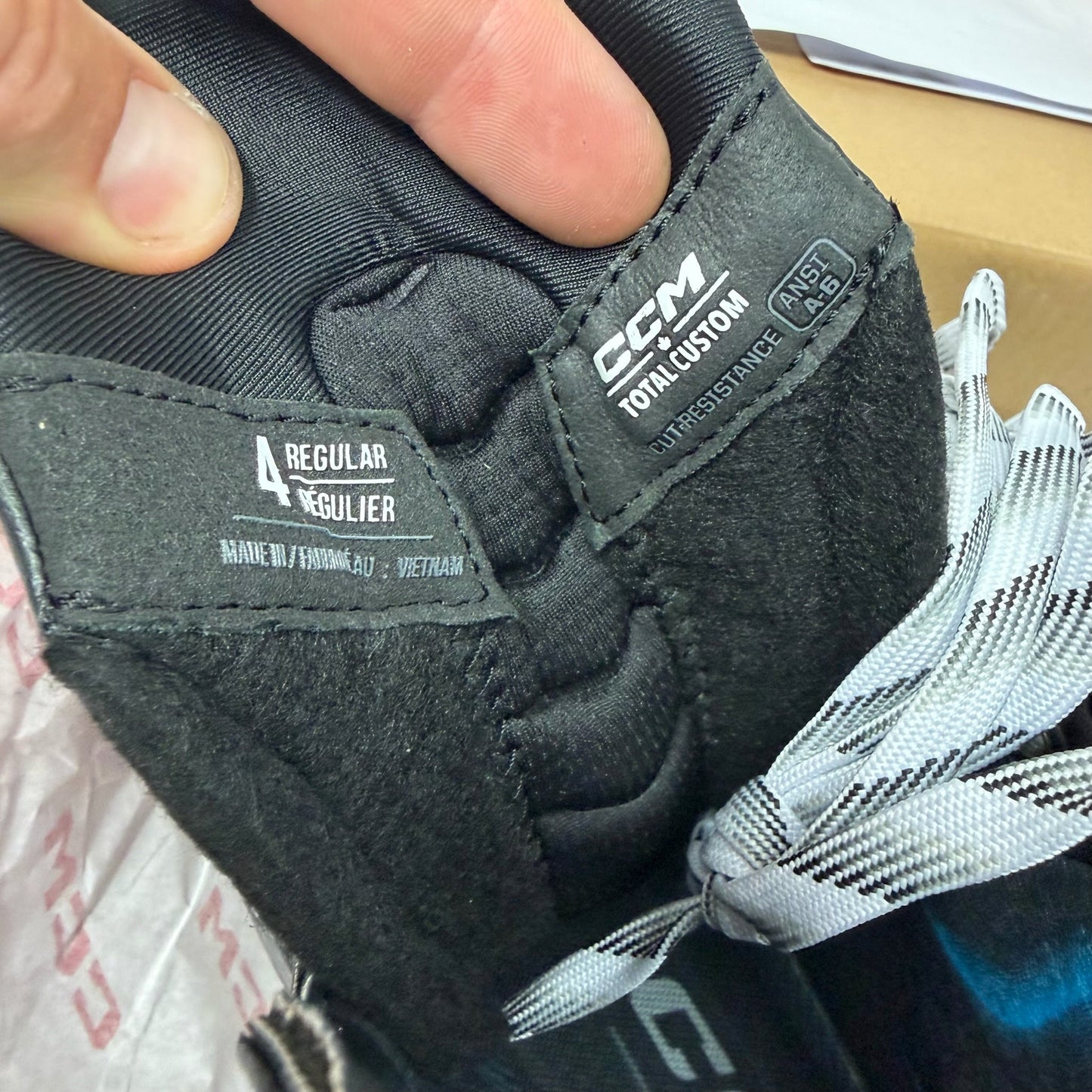 Brand New Total Custom CCM Jetspeed FT8 Pro Skates - Size 4 - Regular