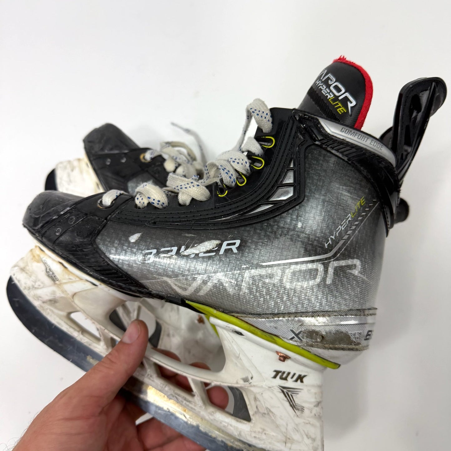 Used Bauer Vapor Hyperlite Skates | Size 4.5 Fit 2 | J137